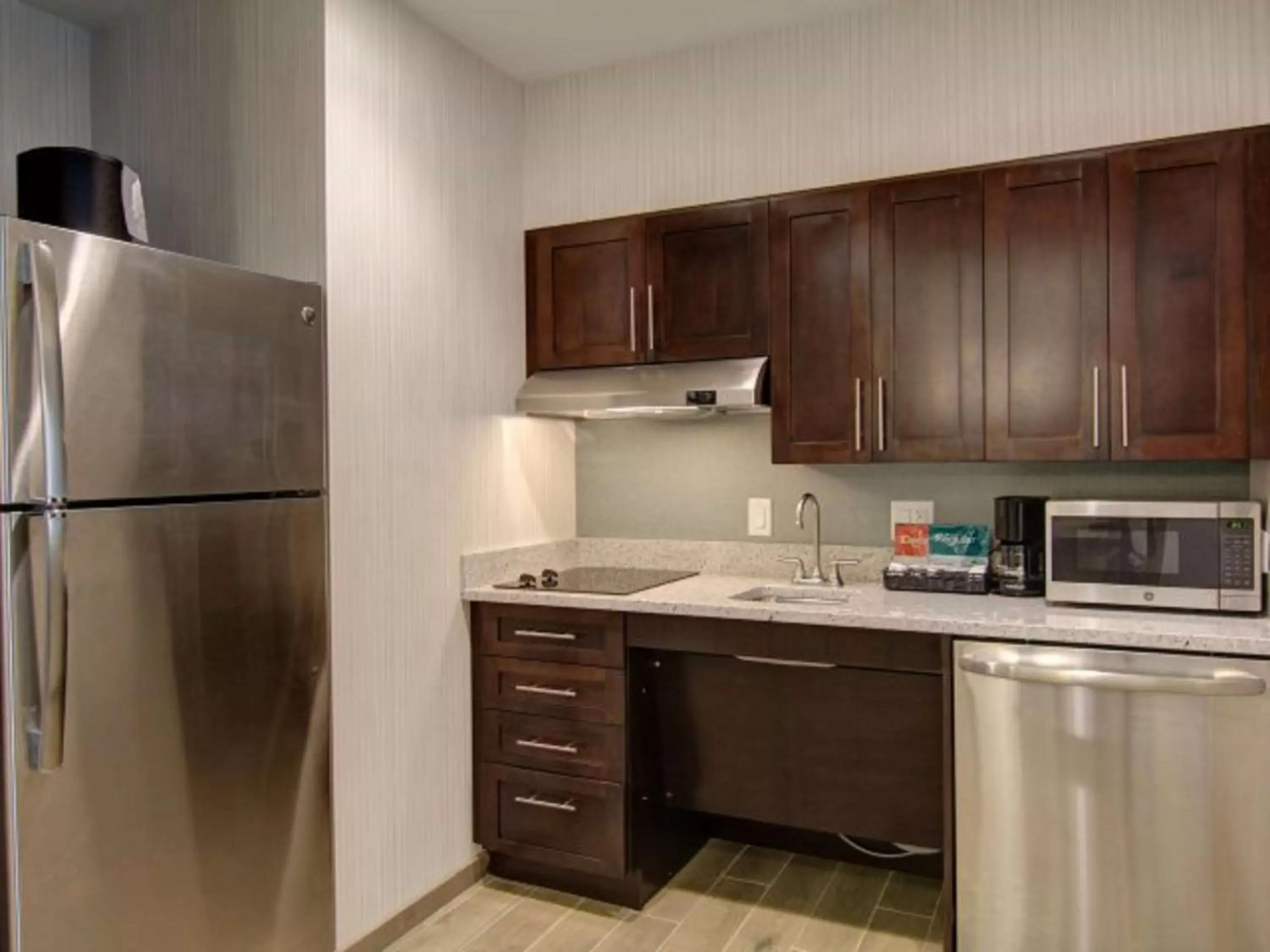 Kitchen or kitchenette, Kitchen/Kitchenette in Homewood Suites By Hilton Clifton Park