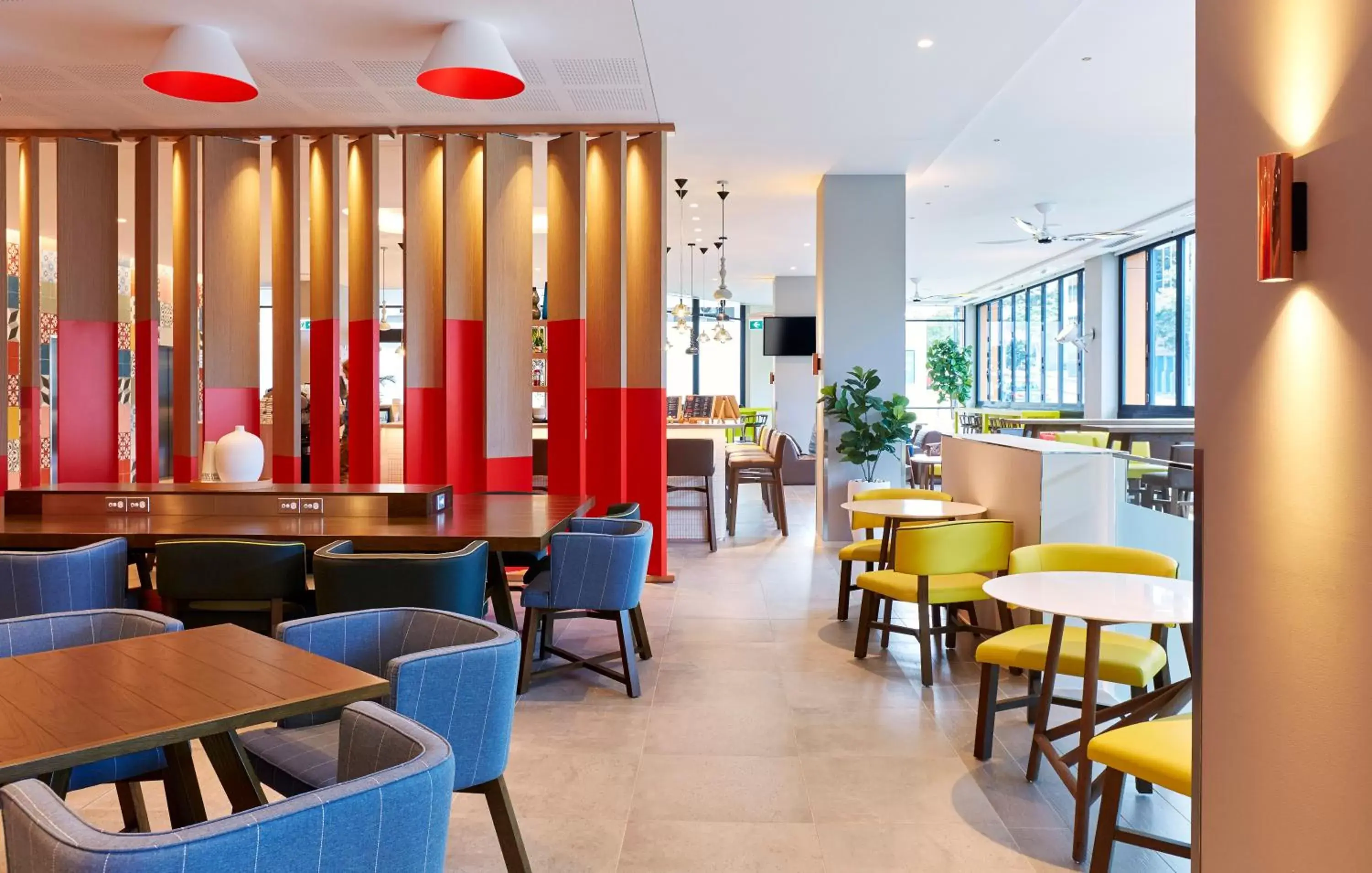 Property building, Restaurant/Places to Eat in Holiday Inn Express Brisbane Central, an IHG Hotel