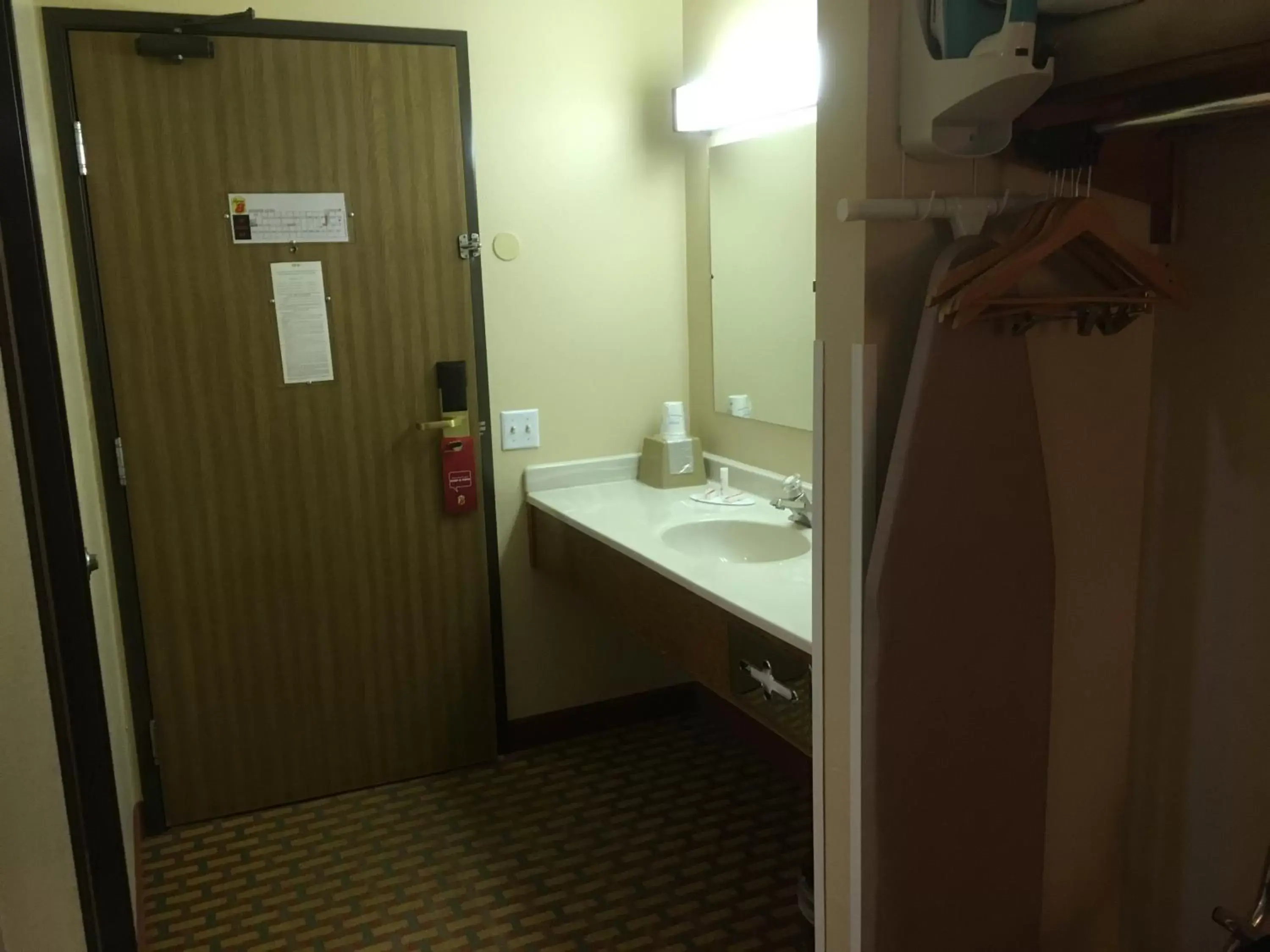 Bathroom in Super 8 by Wyndham Mt. Vernon