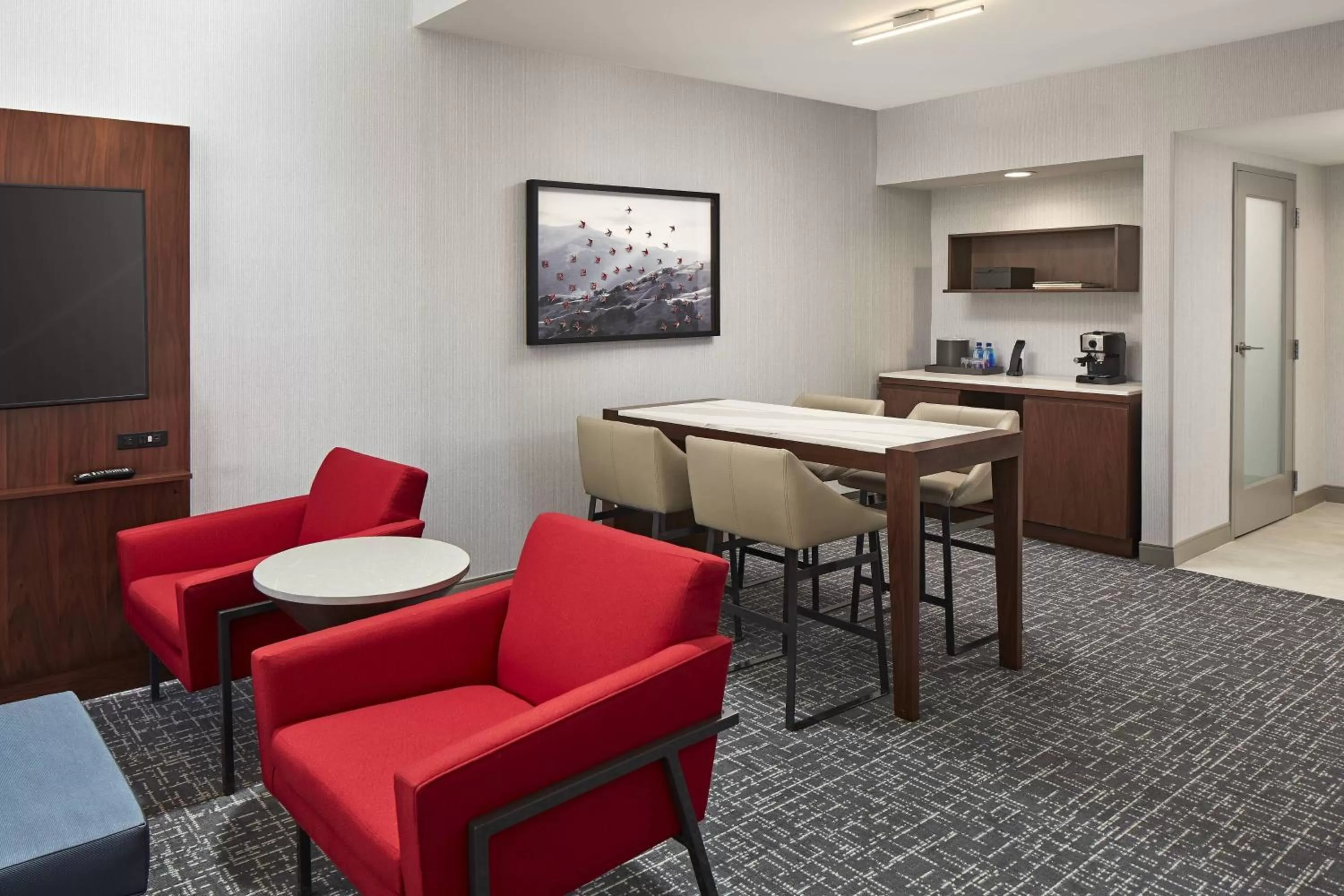 Photo of the whole room in San Mateo Marriott San Francisco Airport