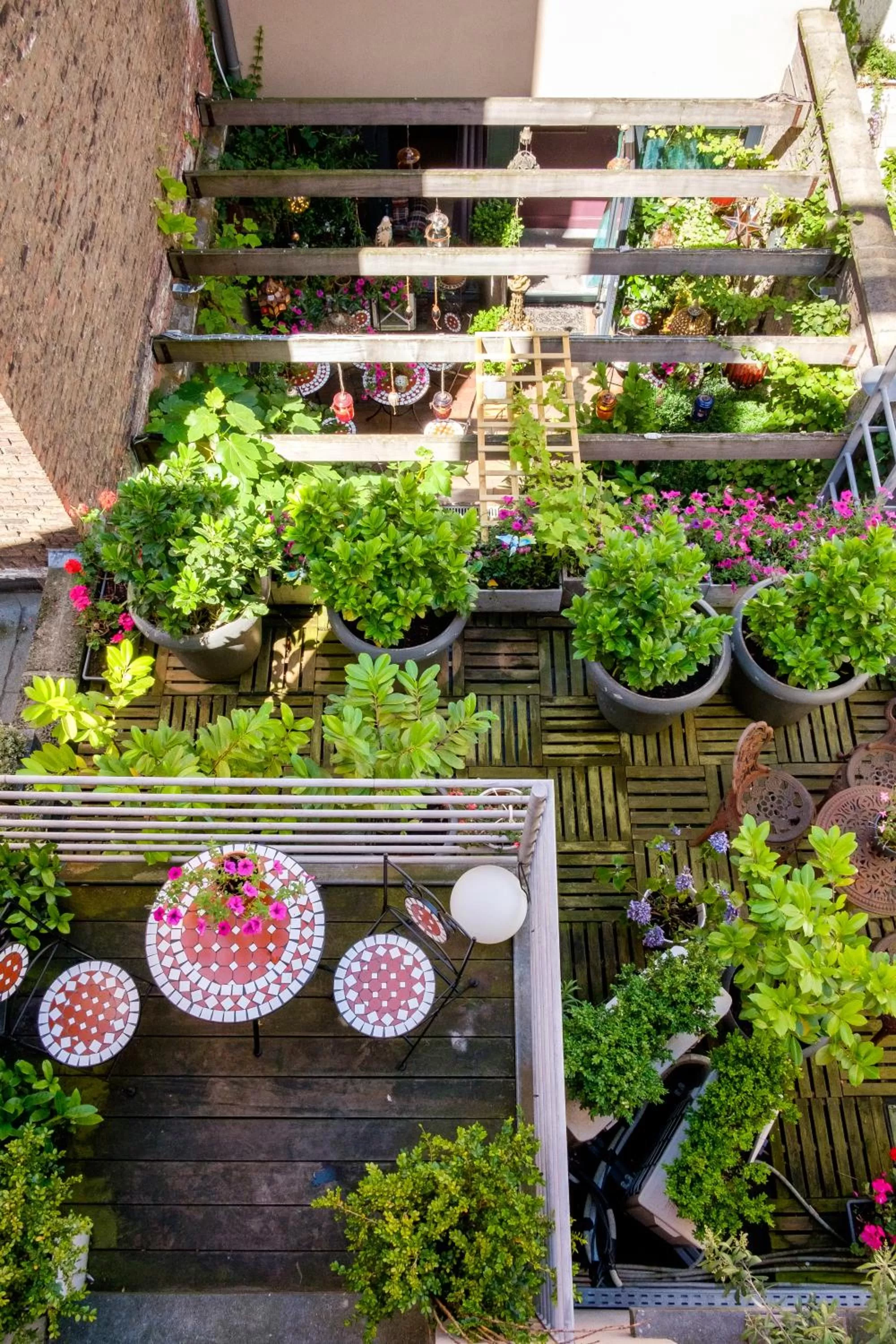 Decorative detail in Hotel Diamonds and Pearls
