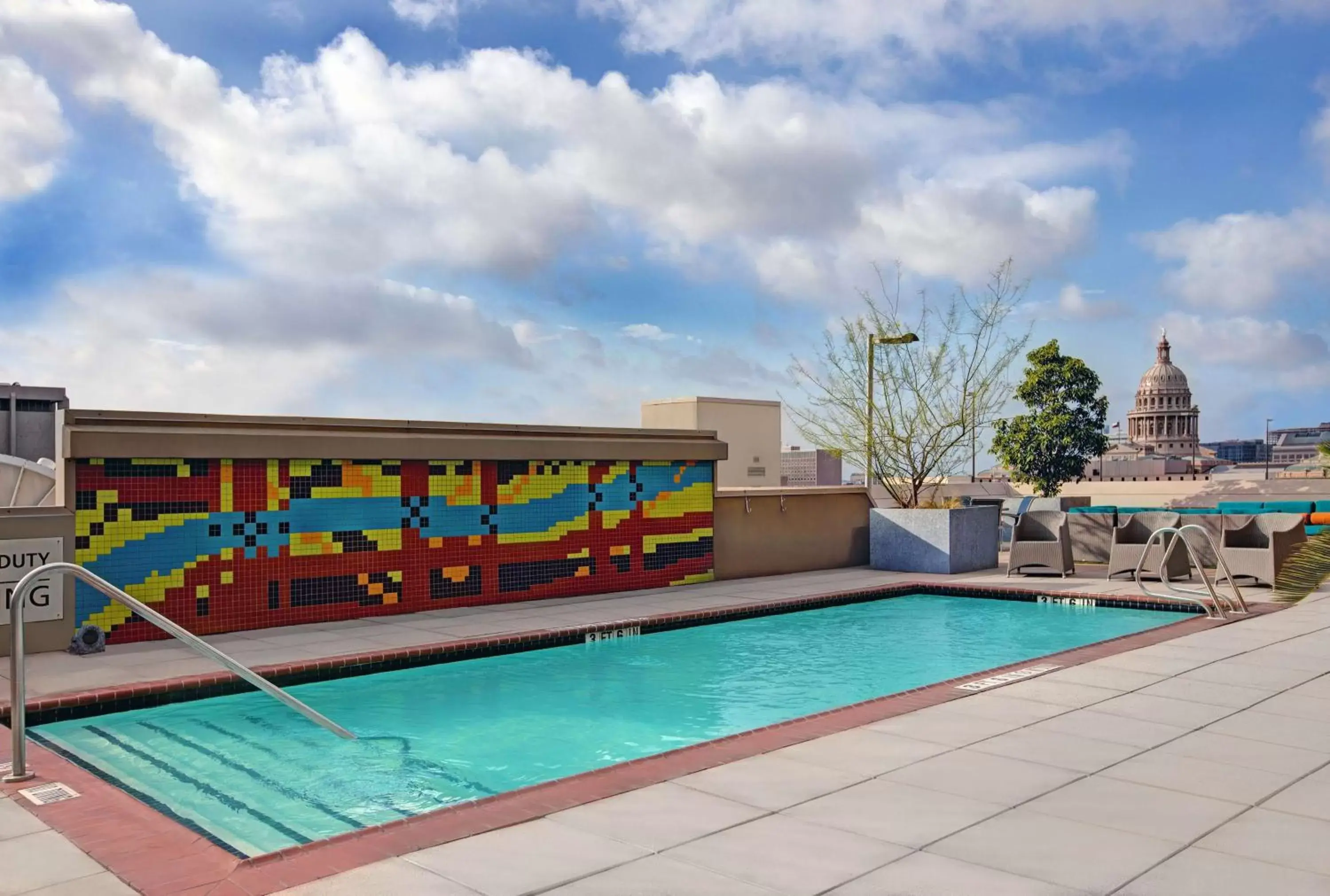 Pool view, Swimming Pool in Hampton Inn and Suites Austin University Capitol