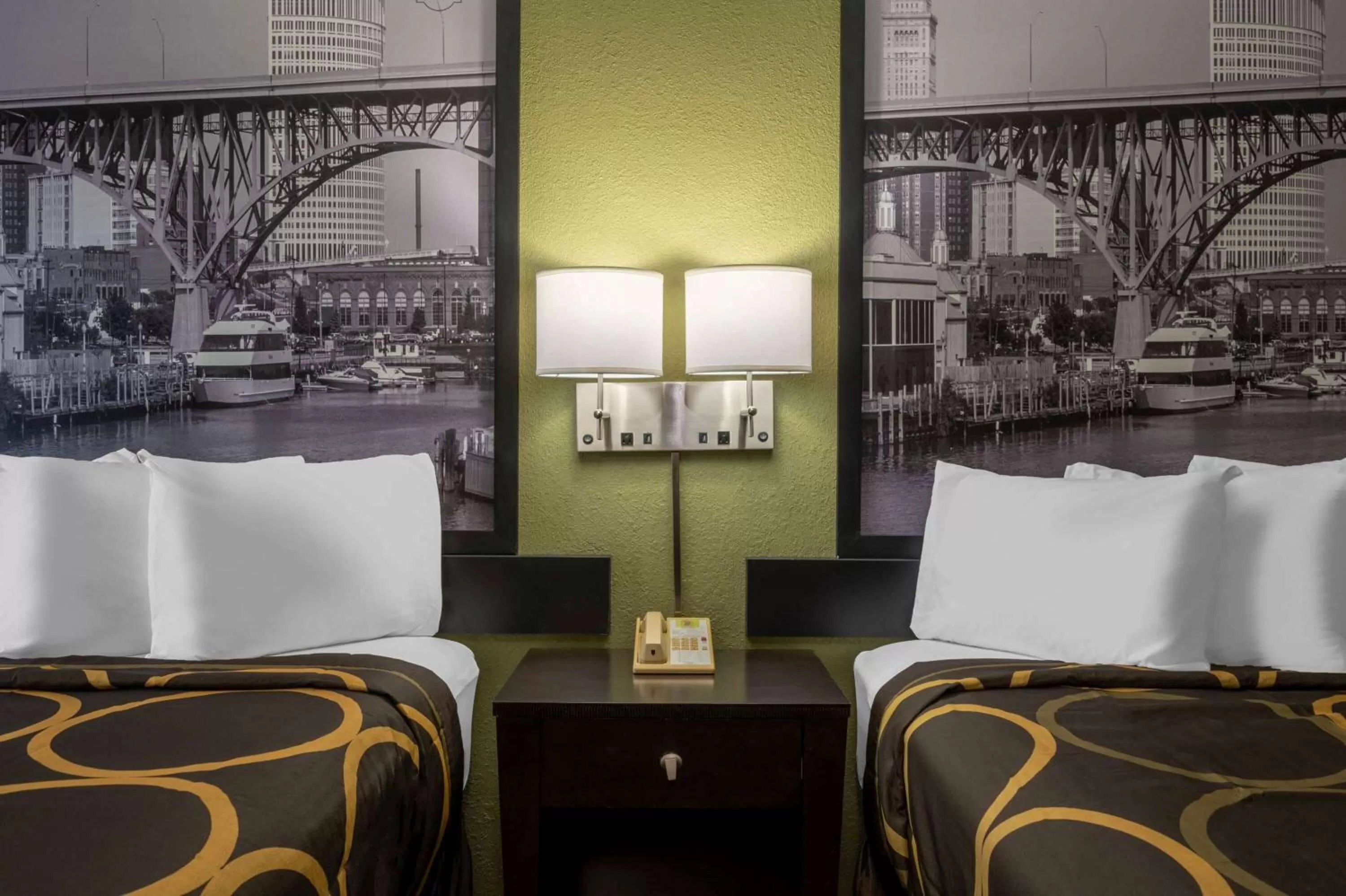 Photo of the whole room, Bed in Super 8 by Wyndham Perrysburg-Toledo