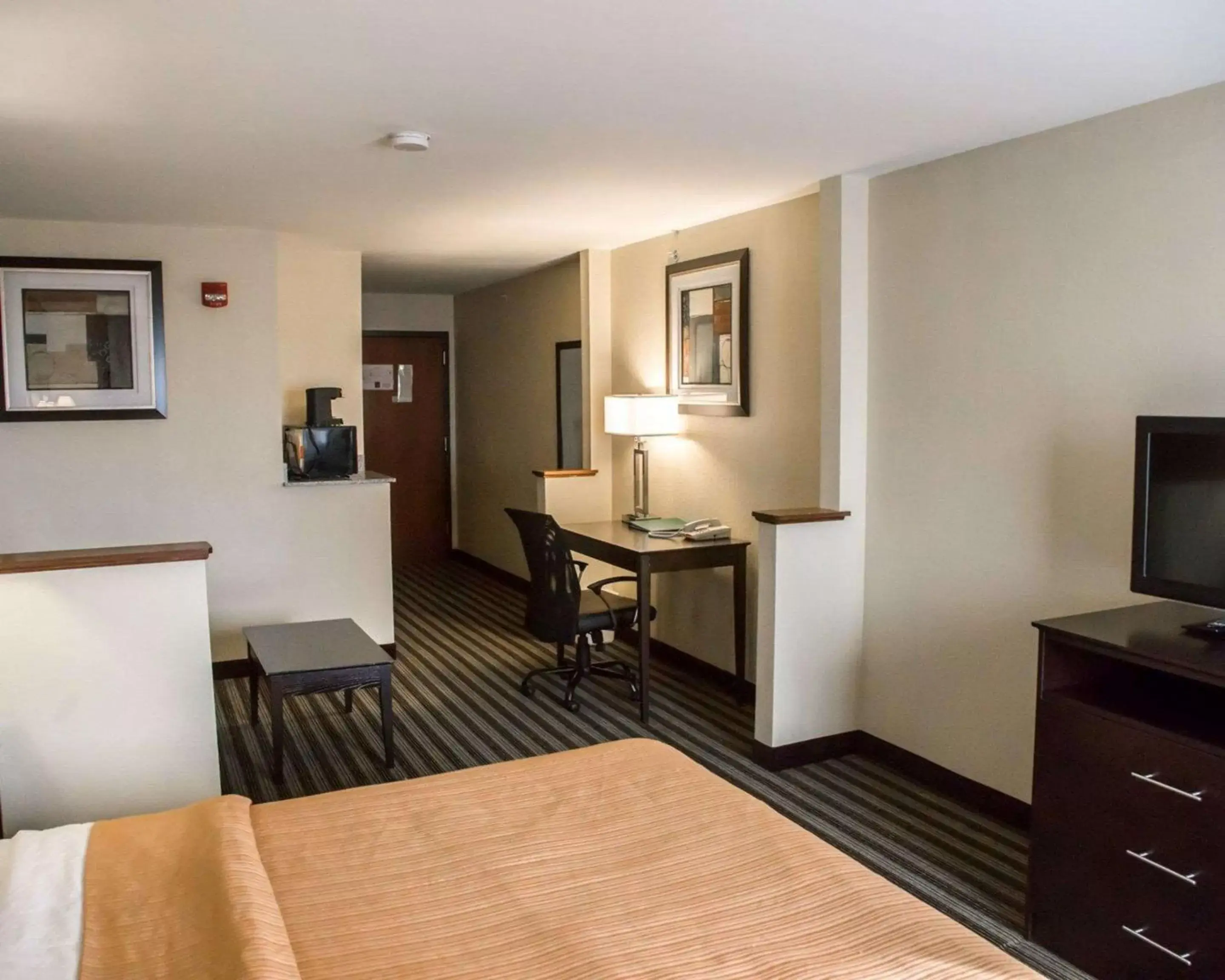 Photo of the whole room, TV/Entertainment Center in Quality Inn & Suites Loves Park near Rockford
