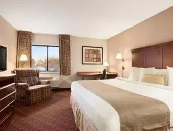 King Studio Suite - Non-Smoking in Baymont by Wyndham Sioux Falls