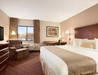 King Room - Non-Smoking in Baymont by Wyndham Sioux Falls King Room - Non-Smoking in Baymont by Wyndham Sioux Falls