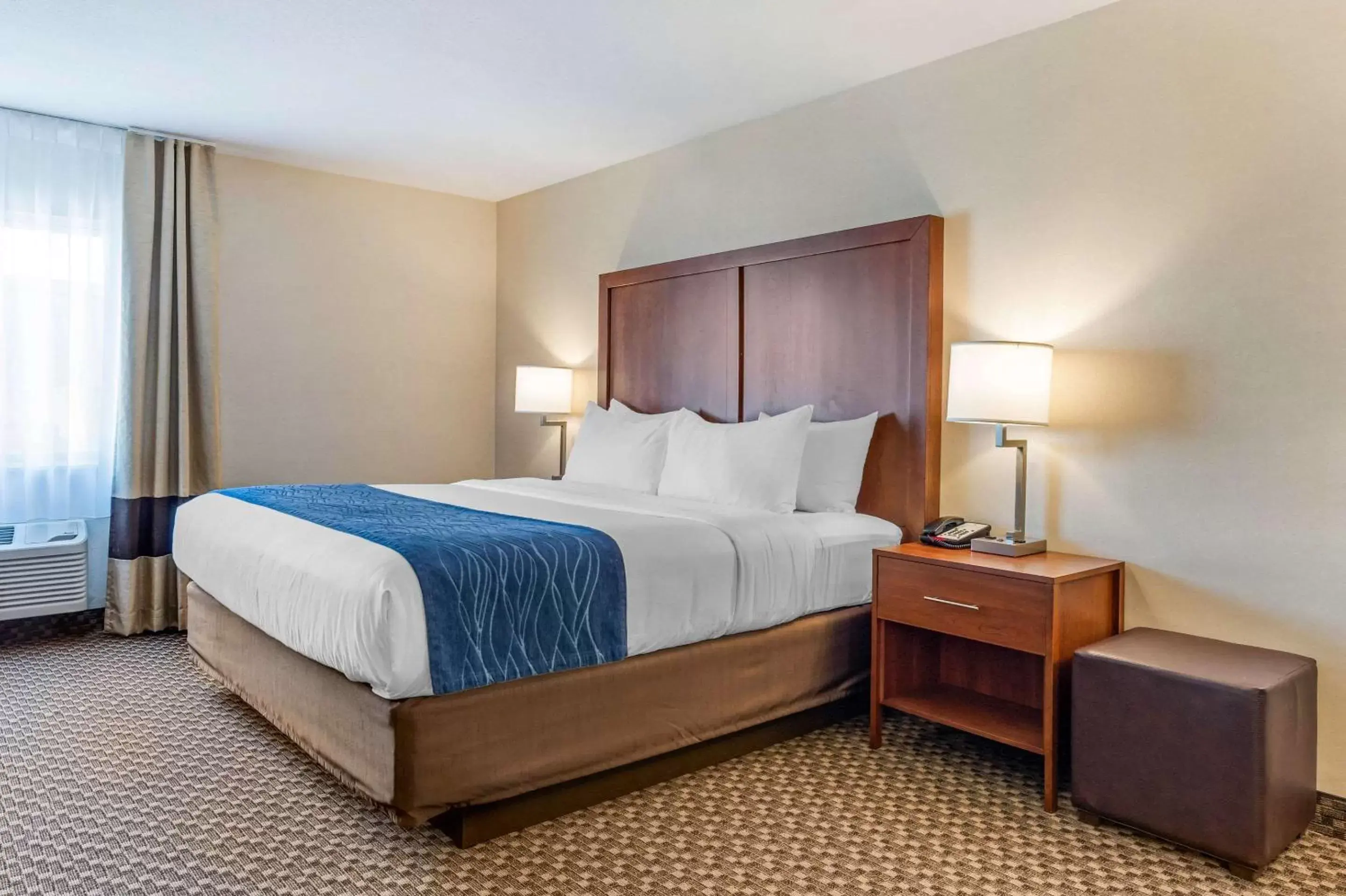 Photo of the whole room, Bed in Comfort Inn & Suites near Route 66 Award Winning Gold Hotel 2021