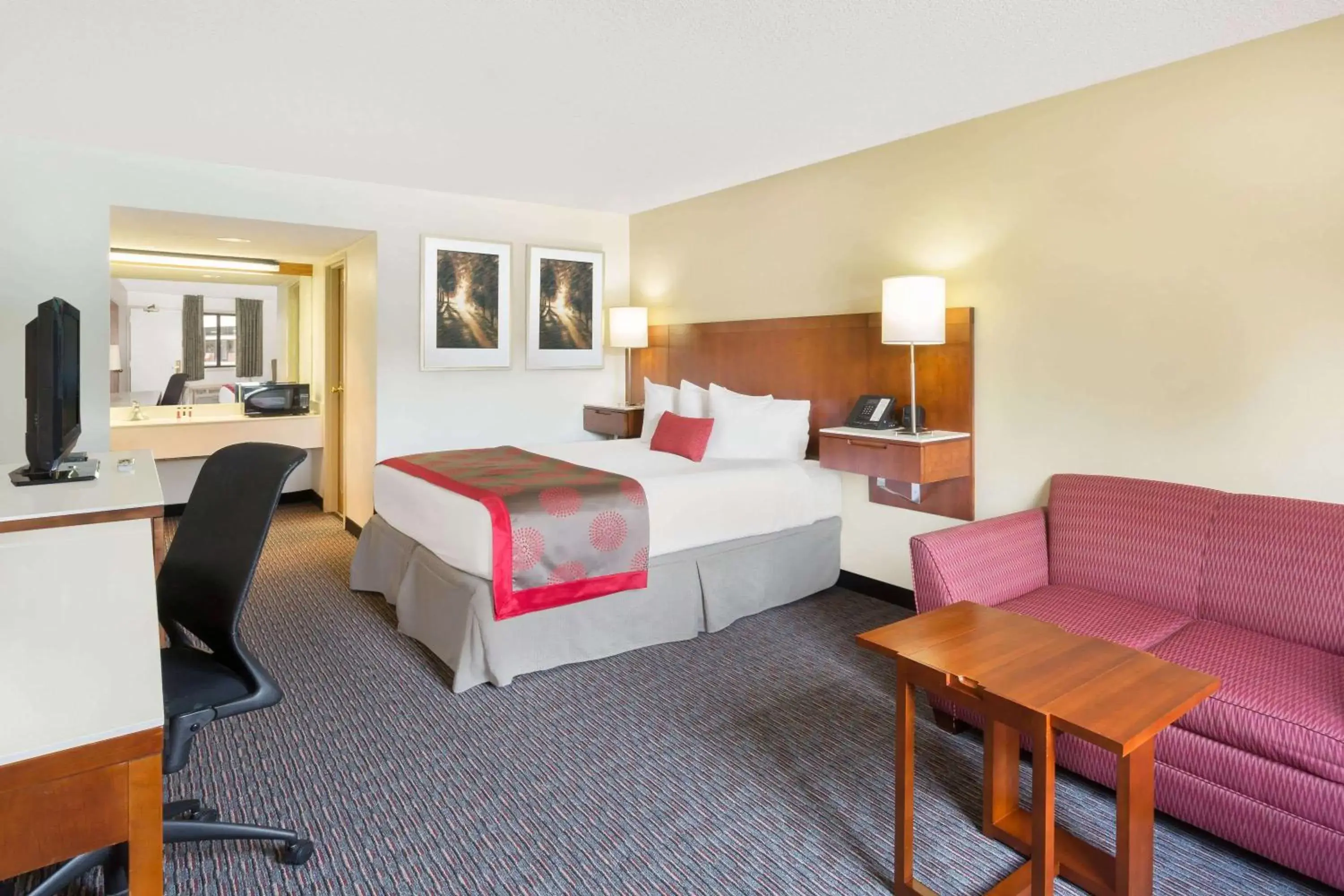 Photo of the whole room, Bed in Ramada by Wyndham Cedar City Photo of the whole room, Bed in Ramada by Wyndham Cedar City