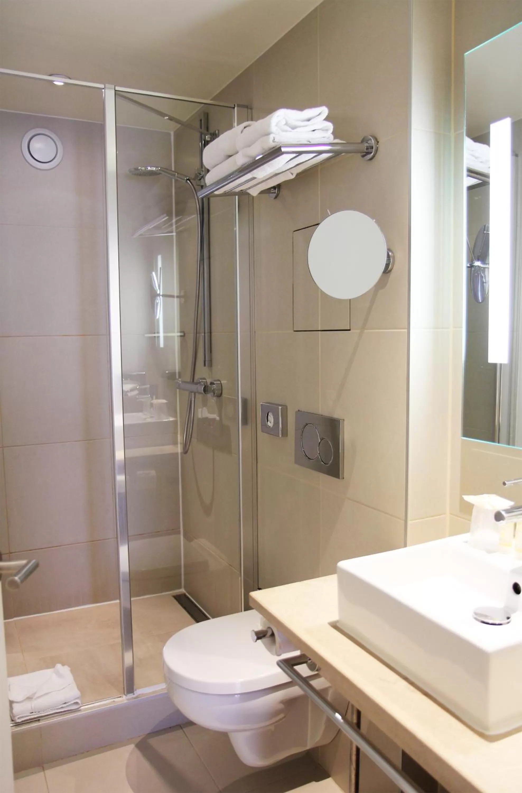 Bathroom in Best Western Hotel Opéra Drouot