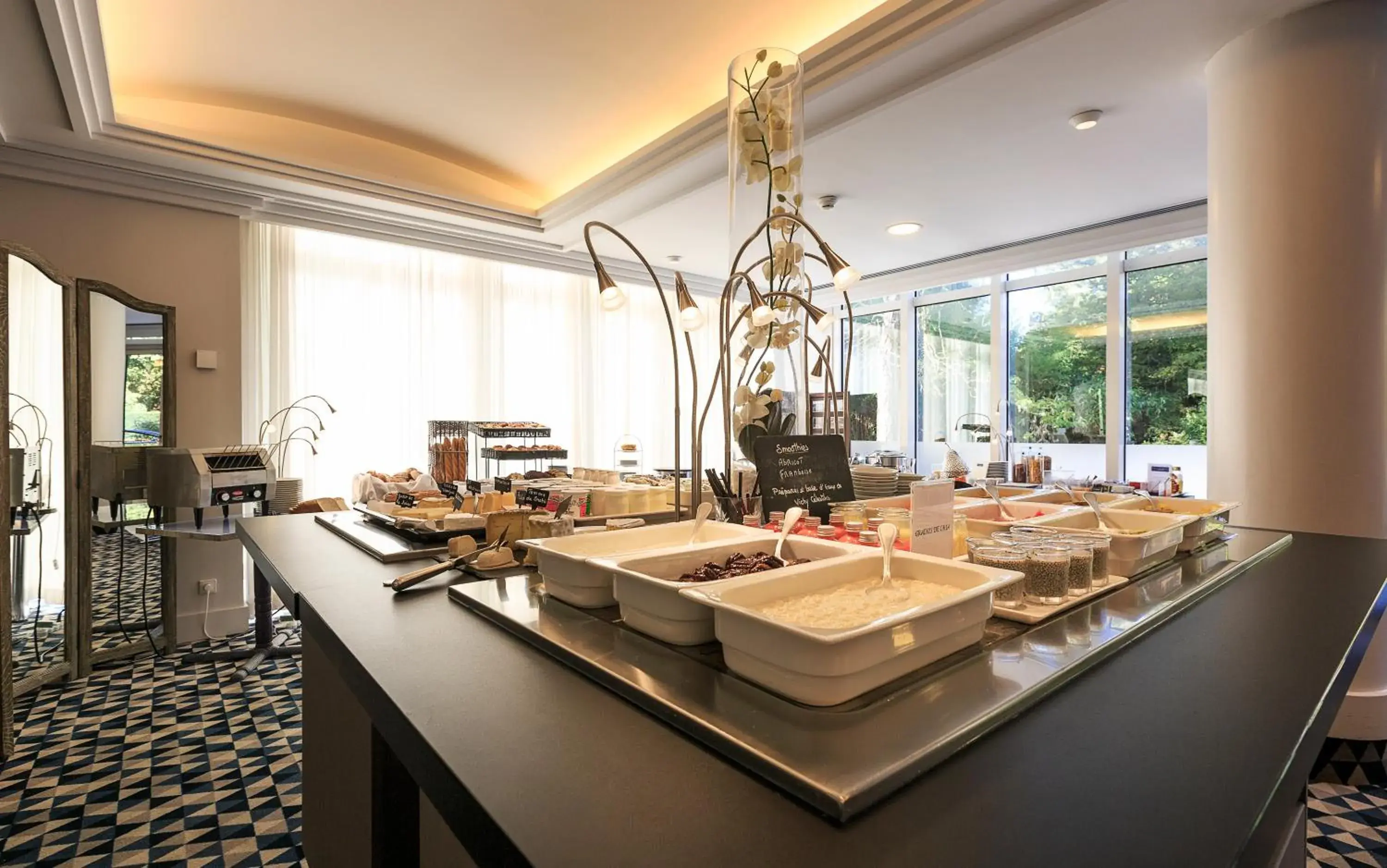 Buffet breakfast, Restaurant/Places to Eat in Vichy Spa Hotel Les Celestins