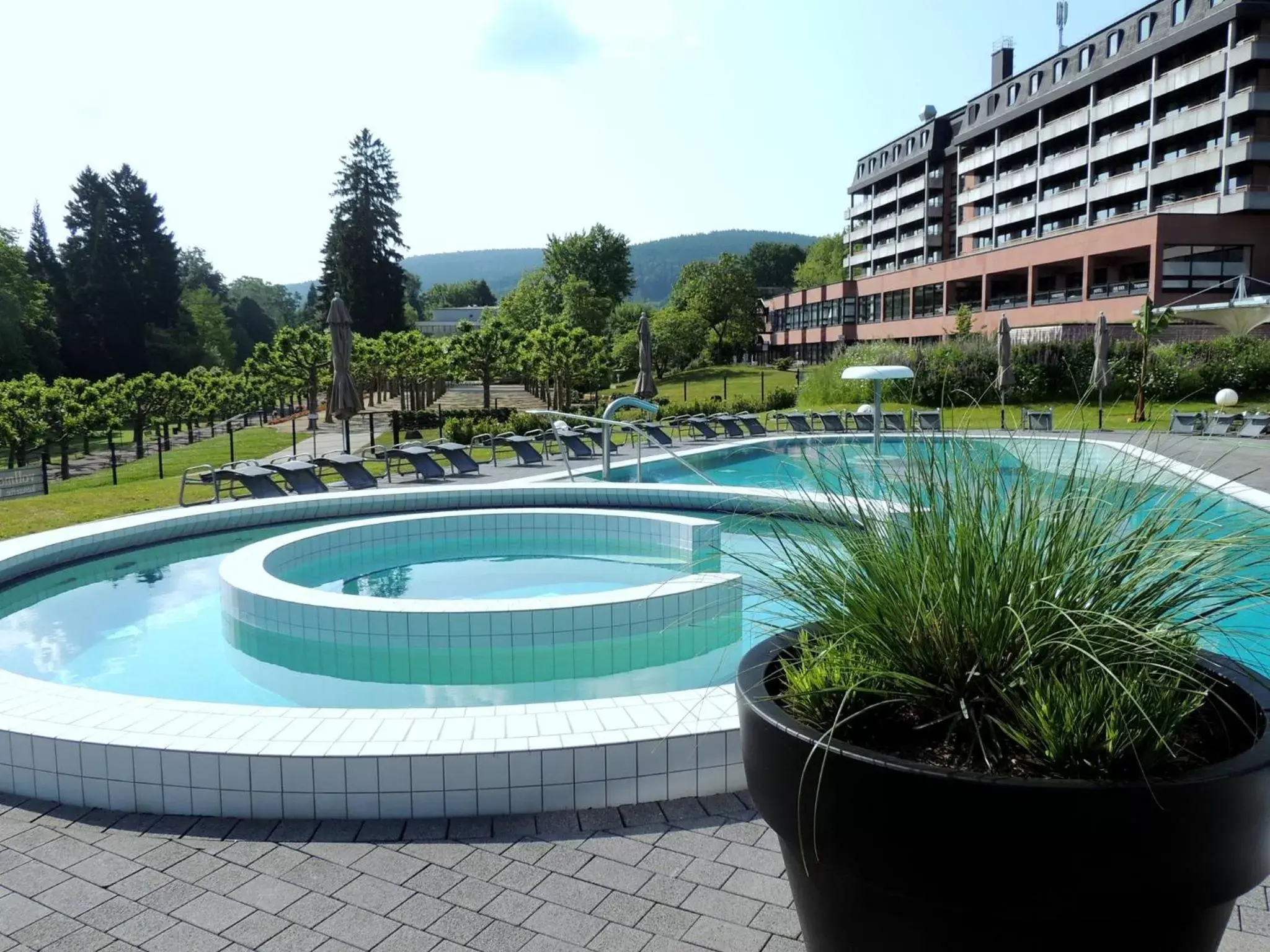 Property building, Swimming Pool in Hotel an der Therme