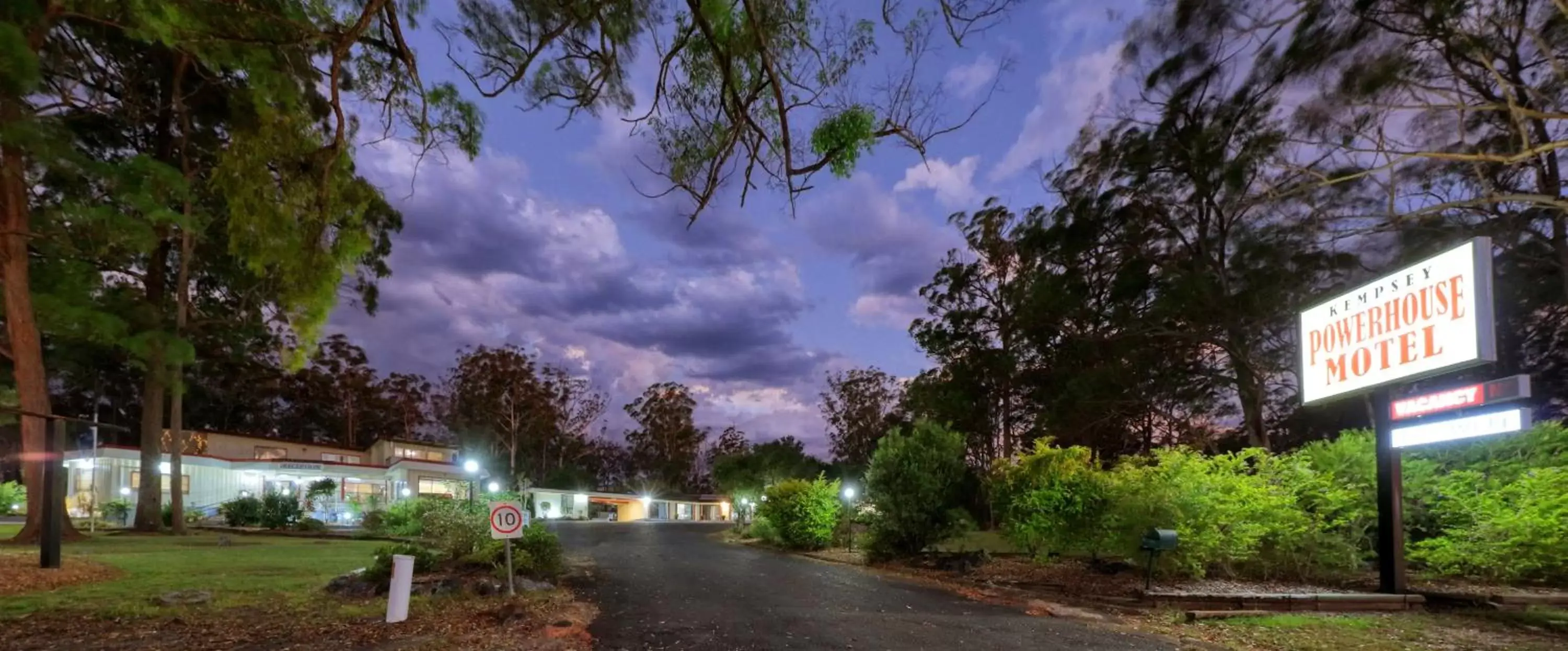 Logo/Certificate/Sign, Property Building in Kempsey Powerhouse Motel