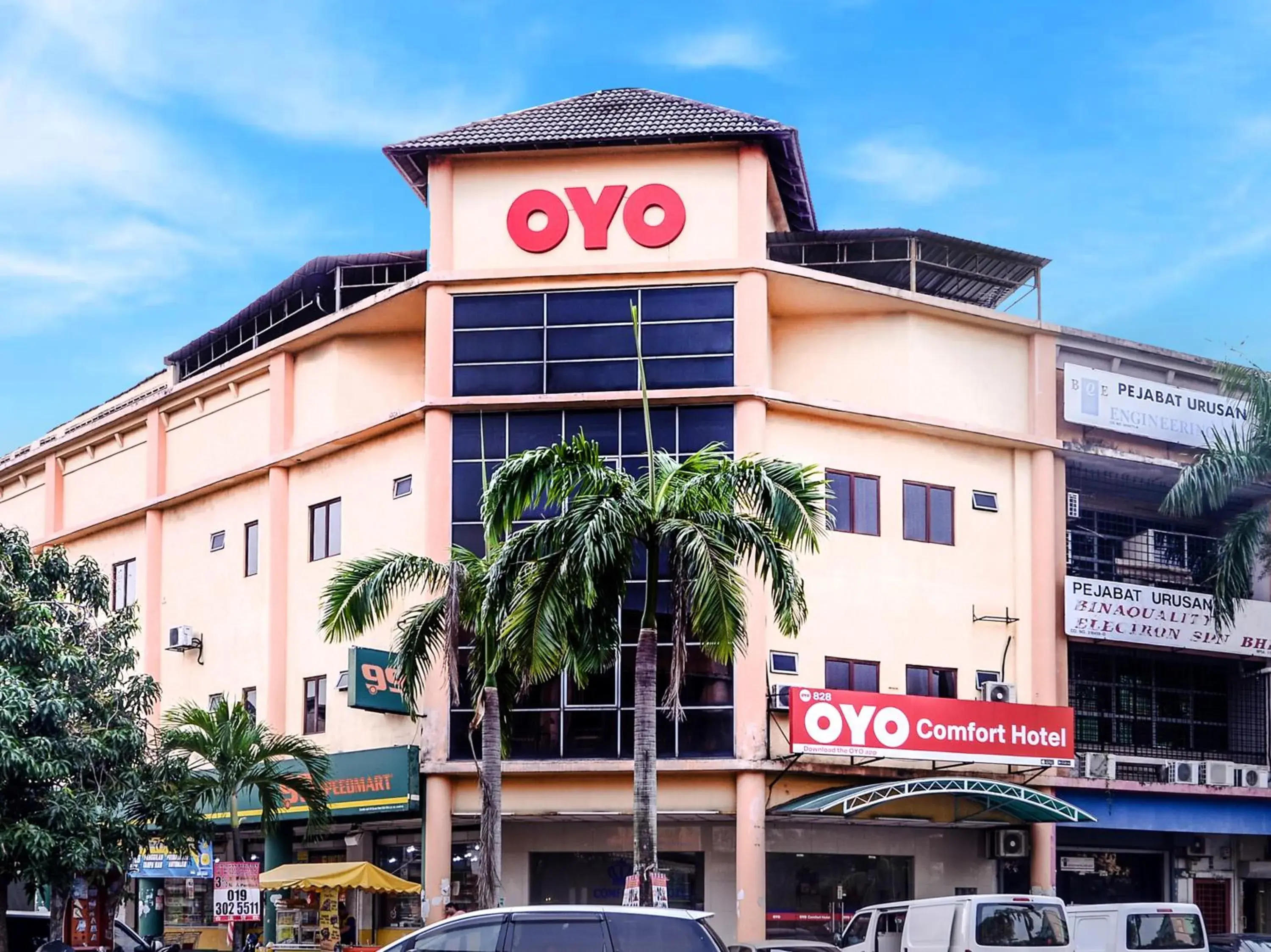 Facade/entrance, Property Building in Super OYO 828 Comfort Hotel Shah Alam