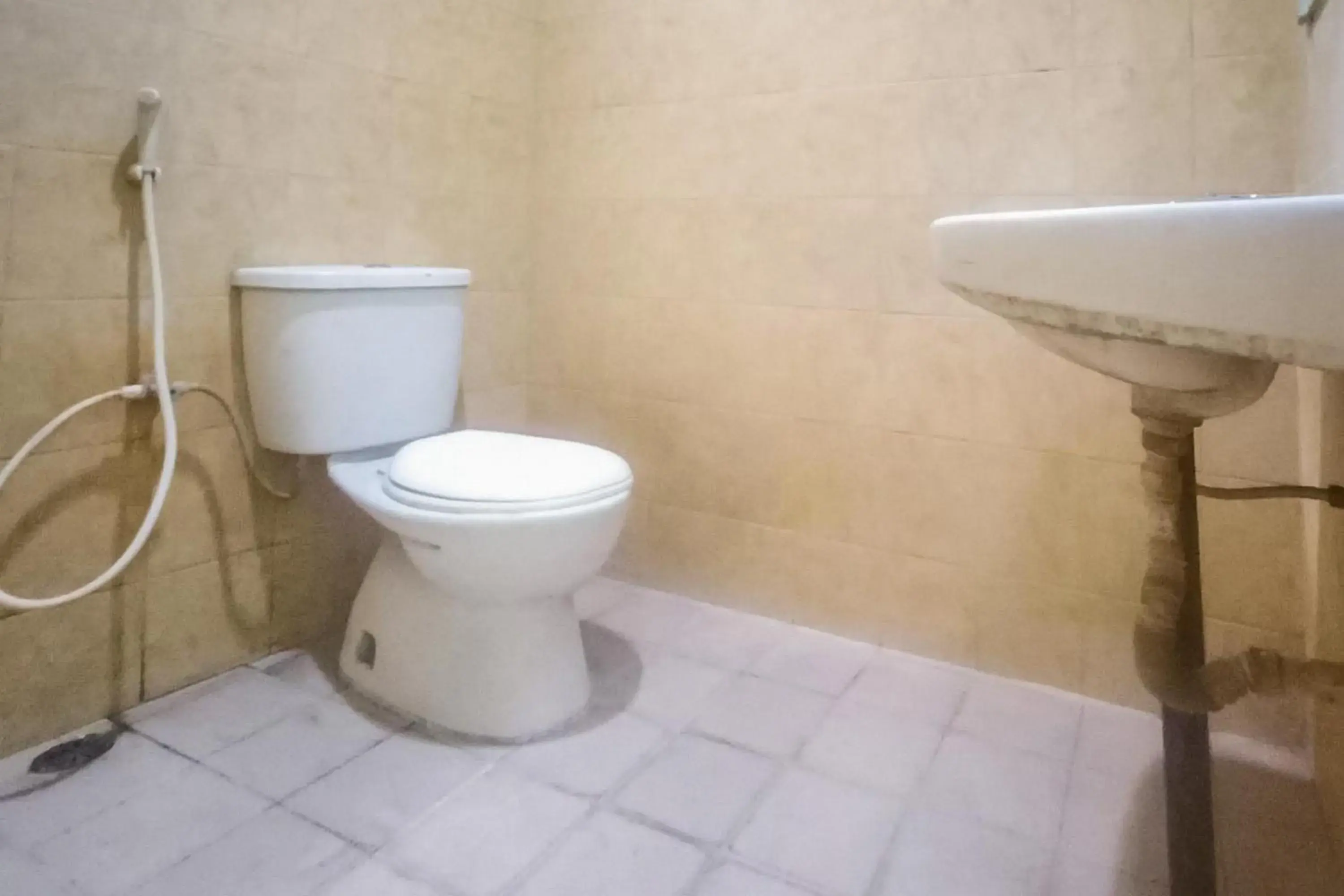 Toilet, Bathroom in Hotel Malang near Alun Alun Malang RedPartner