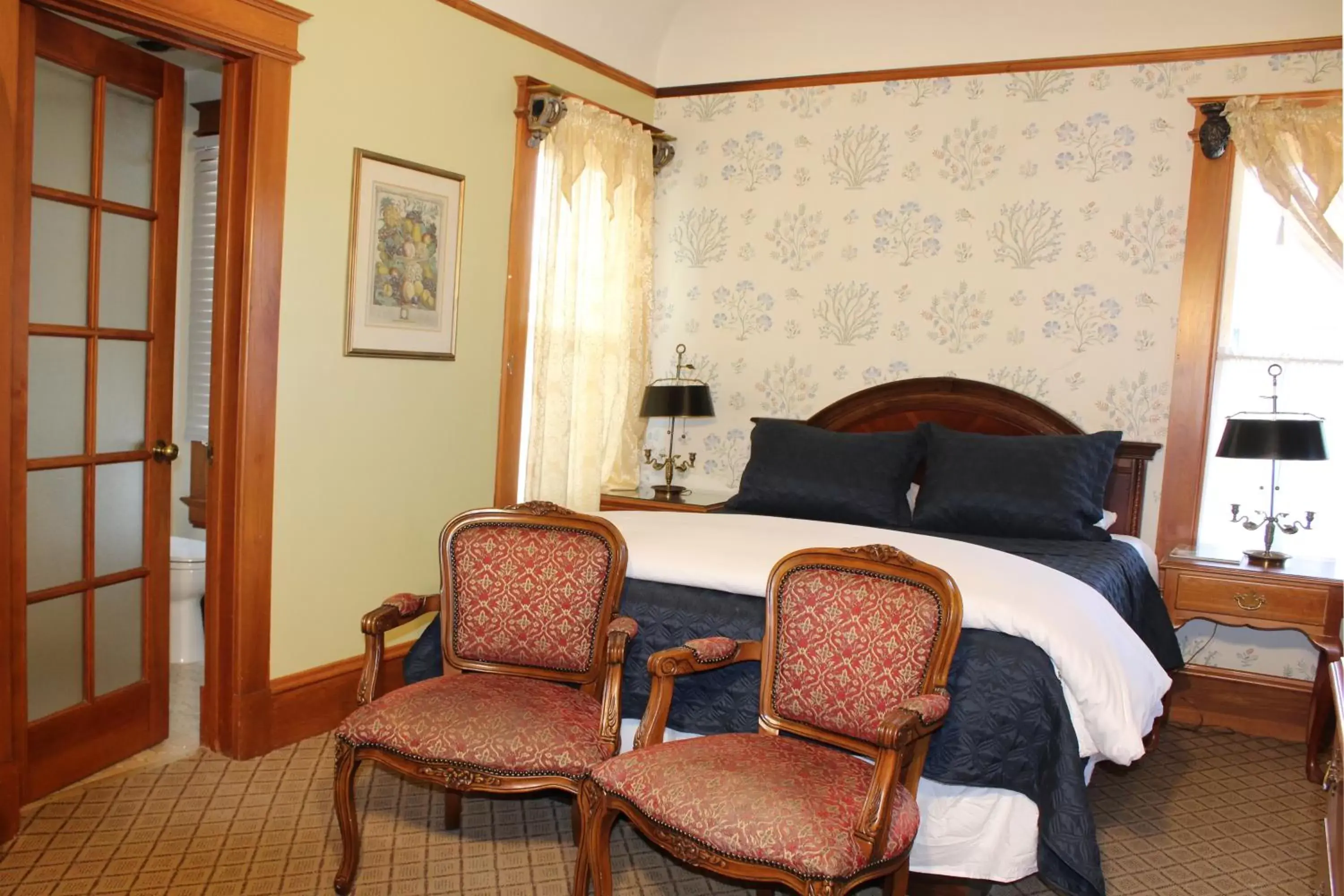 Bed in Pacific Grove Inn