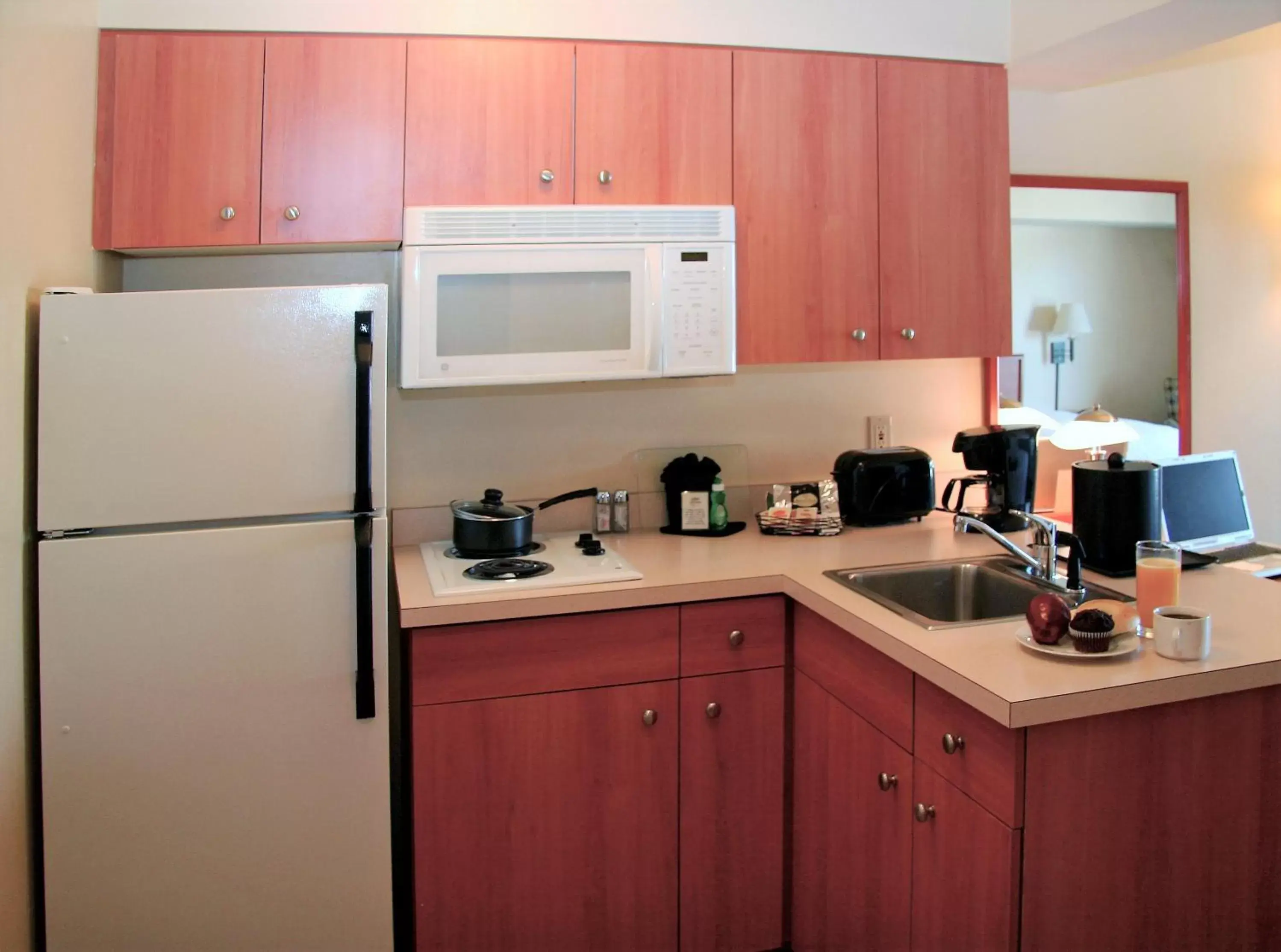 Kitchen or kitchenette, Kitchen/Kitchenette in Executive Residency by Best Western Navigator Inn & Suites