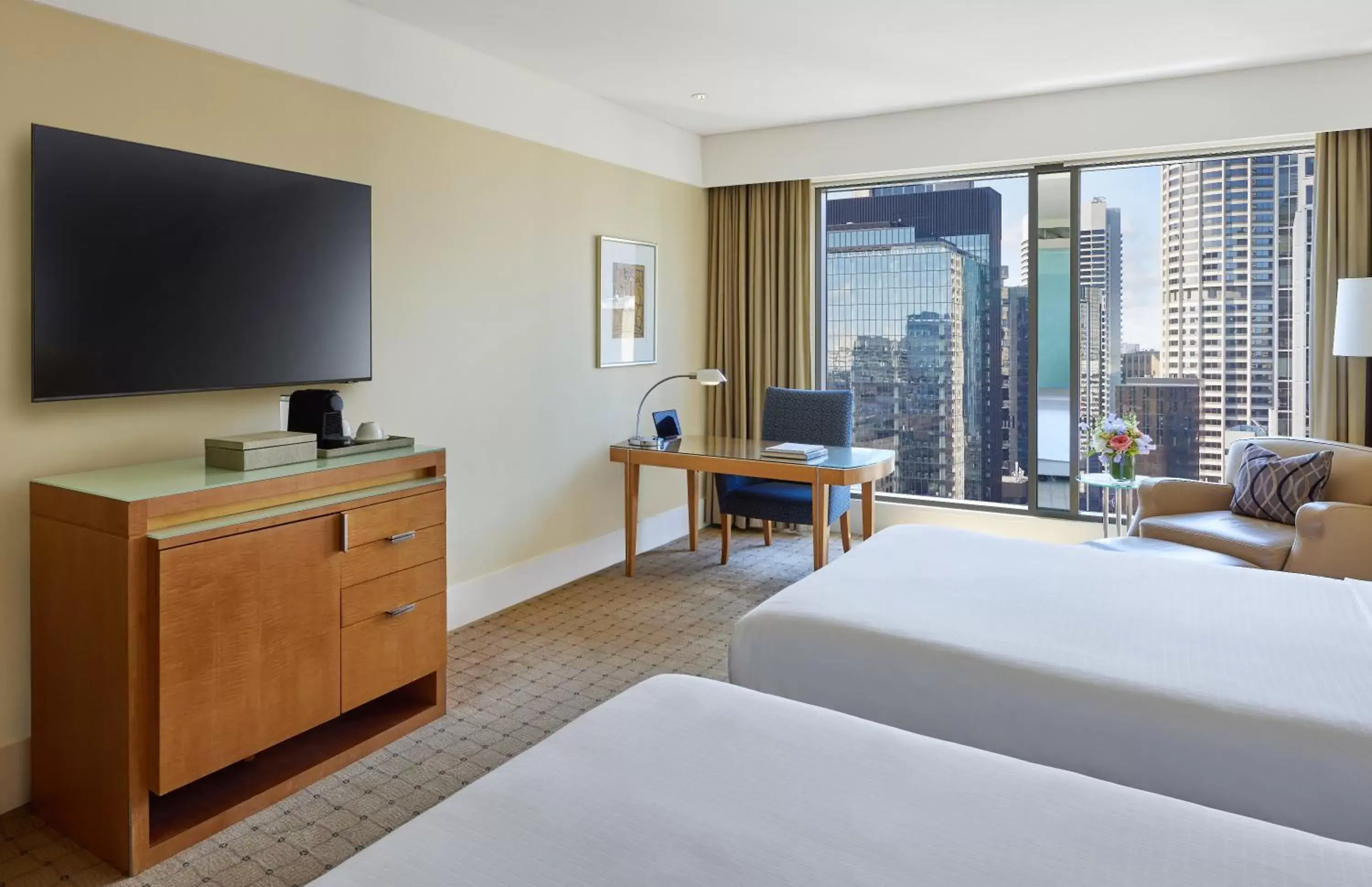 Bedroom, TV/Entertainment Center in The Fullerton Hotel Sydney