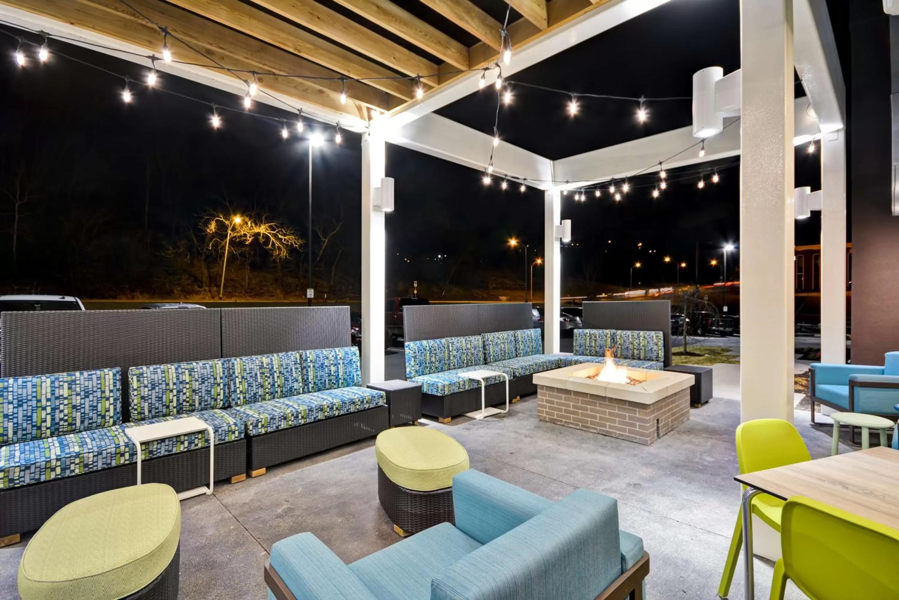 Patio in Home2 Suites by Hilton Kansas City KU Medical Center