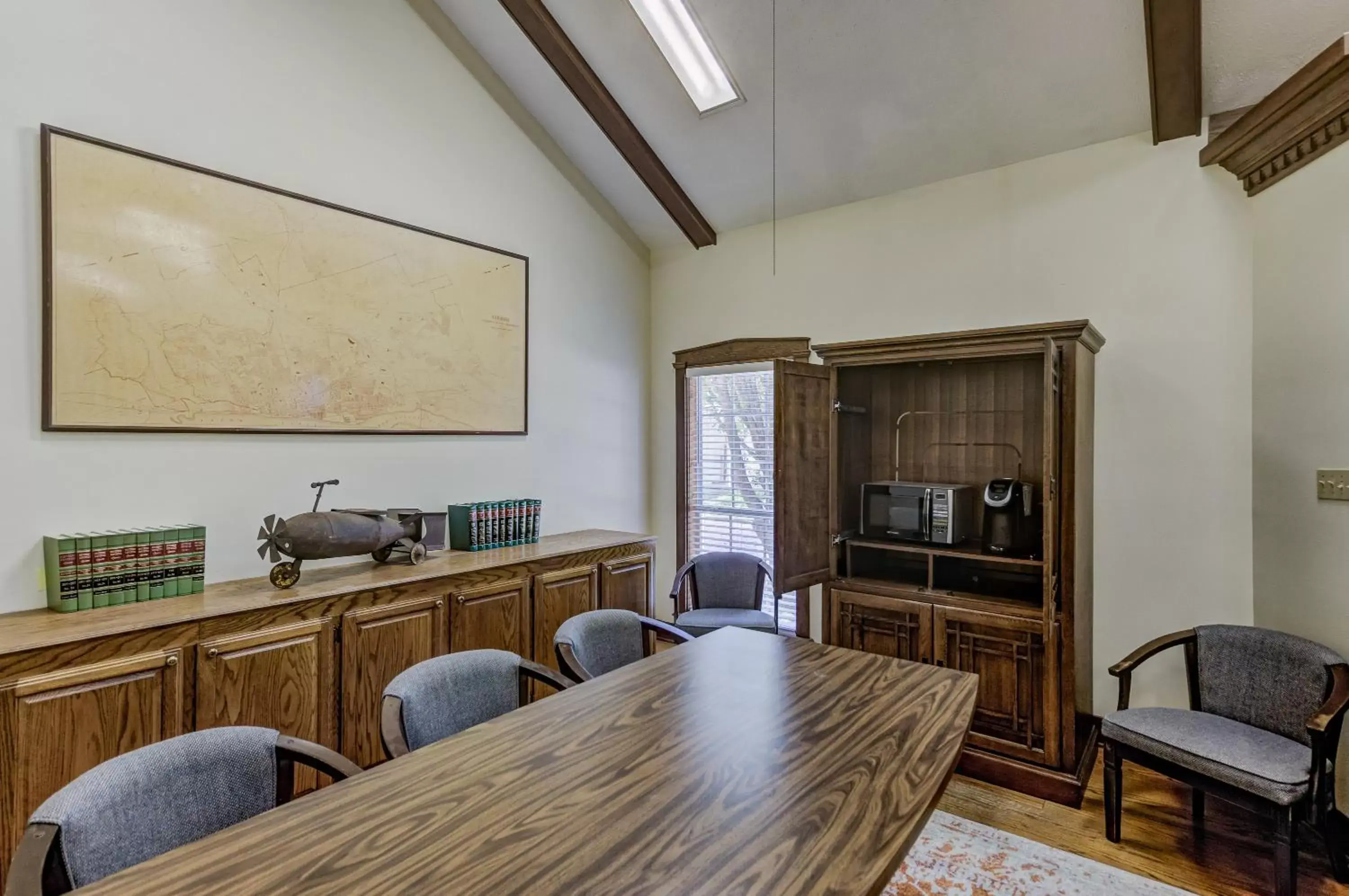 minibar, Dining Area in Halpino