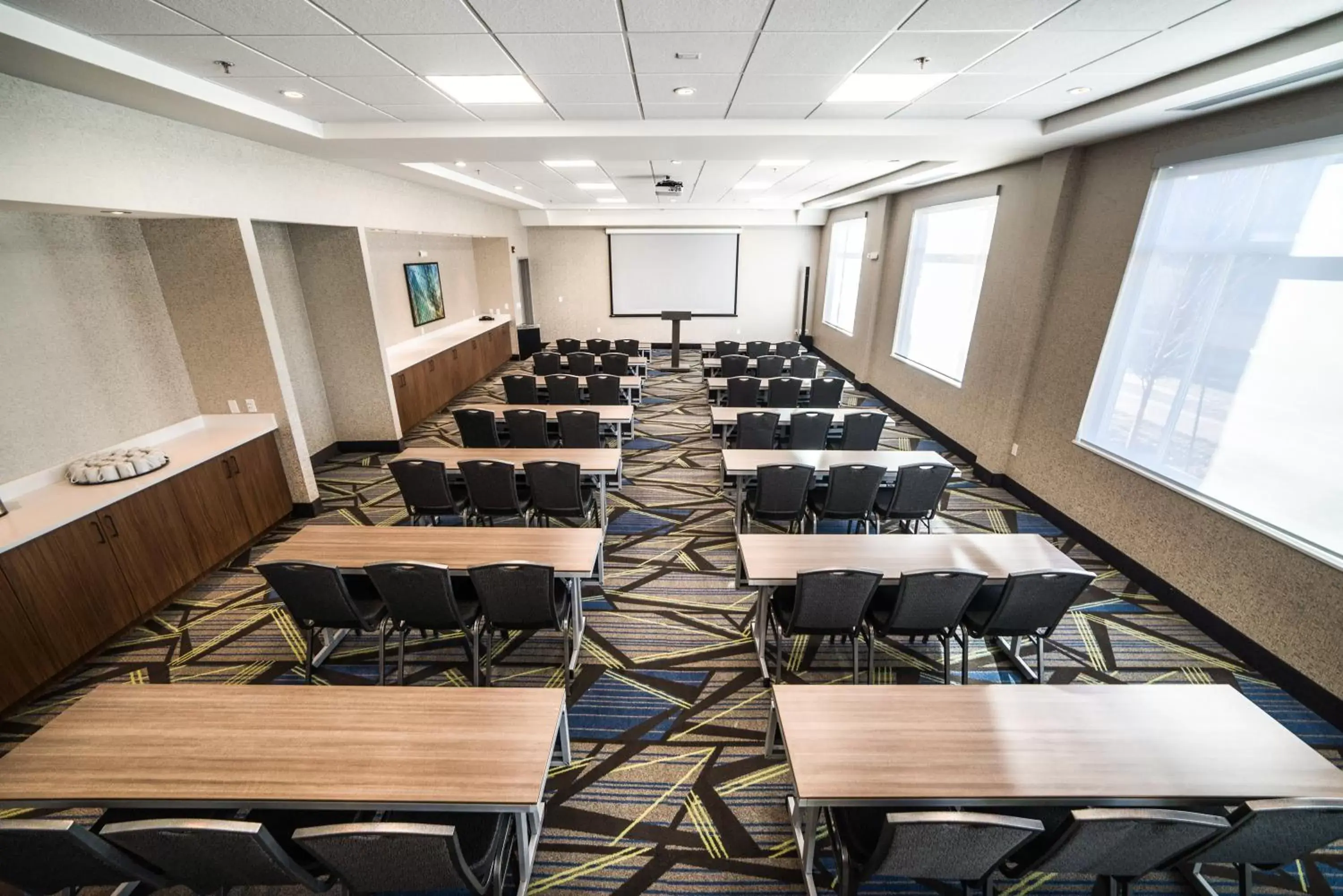 Meeting/conference room in Holiday Inn Express & Suites - West Edmonton-Mall Area, an IHG Hotel