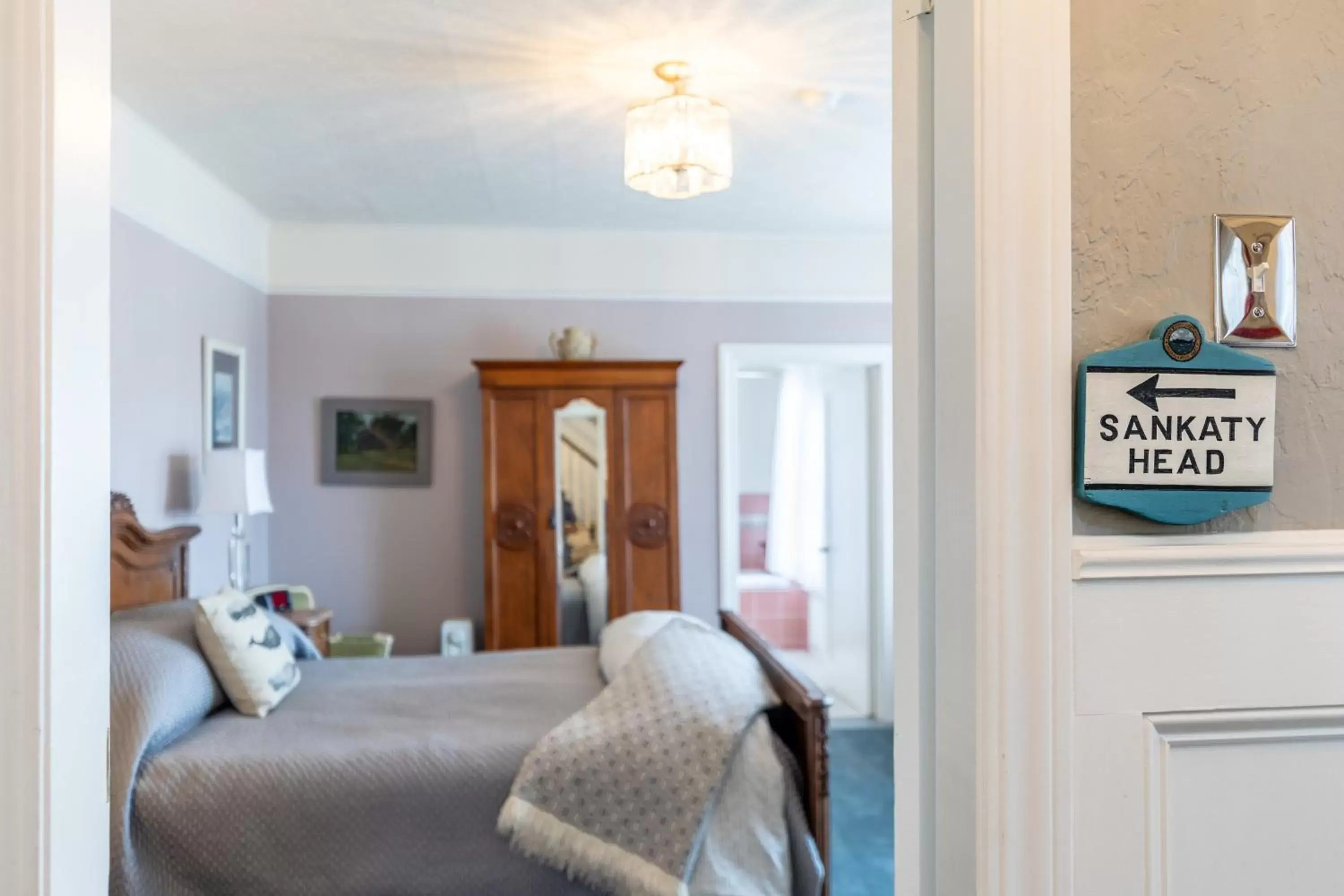 Bed in Nantucket Whale Inn, Half Moon Bay Bed in Nantucket Whale Inn, Half Moon Bay