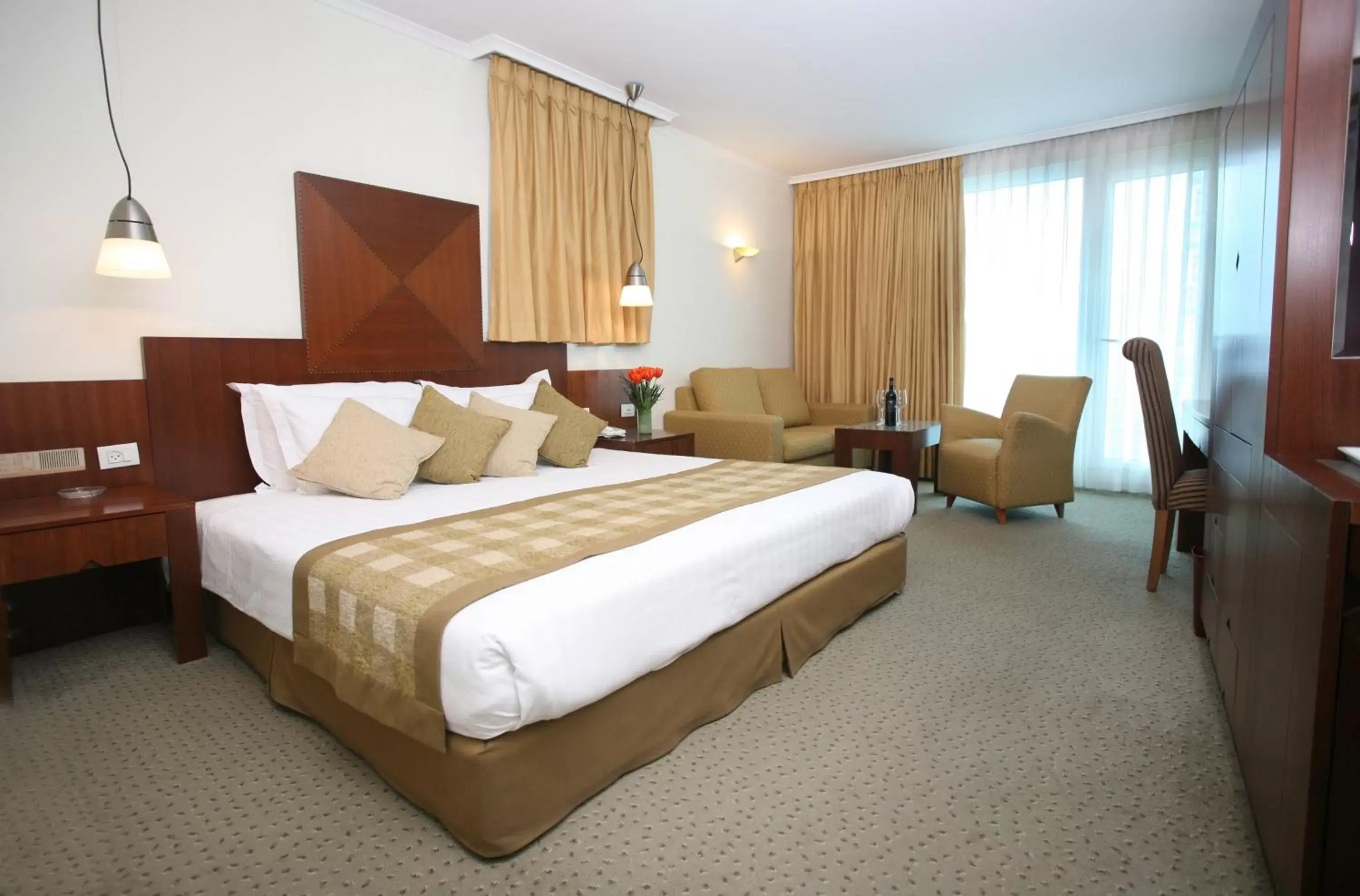 Photo of the whole room, Bed in Crowne Plaza Tel Aviv Beach, an IHG Hotel