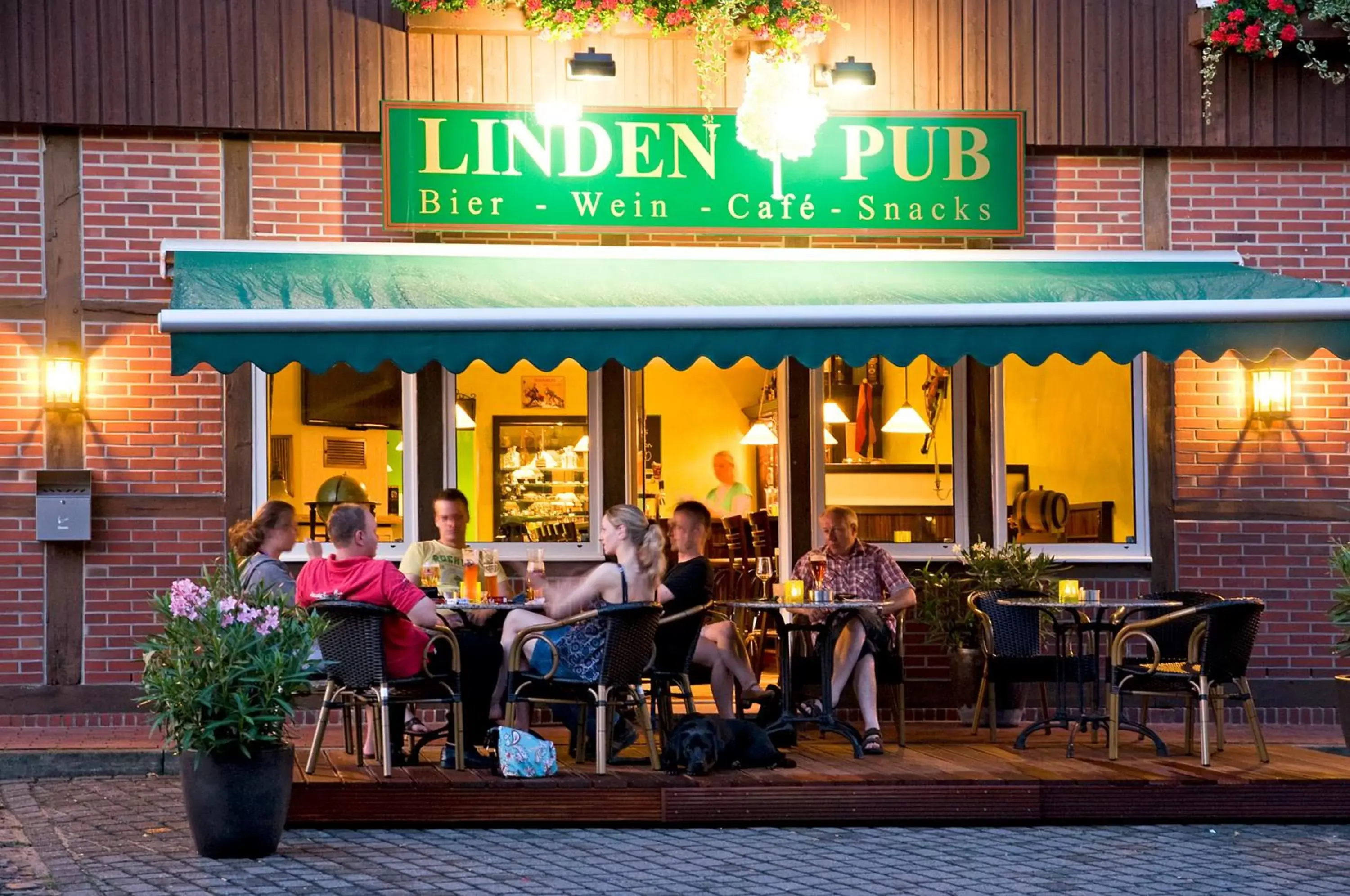 Evening entertainment, Restaurant/Places to Eat in Hotel Acht Linden