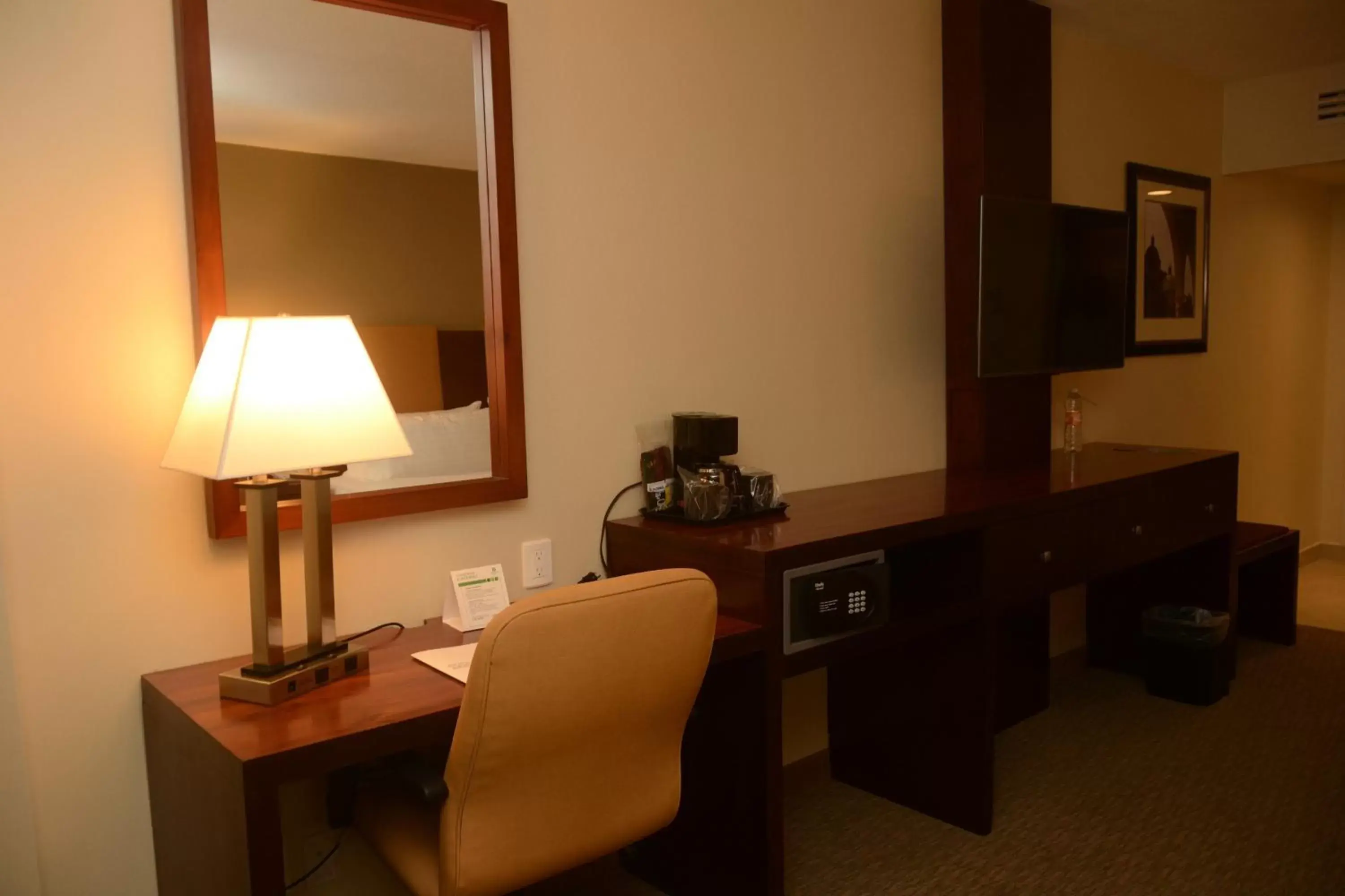 Photo of the whole room, TV/Entertainment Center in Holiday Inn Hotel & Suites Hermosillo Aeropuerto, an IHG Hotel