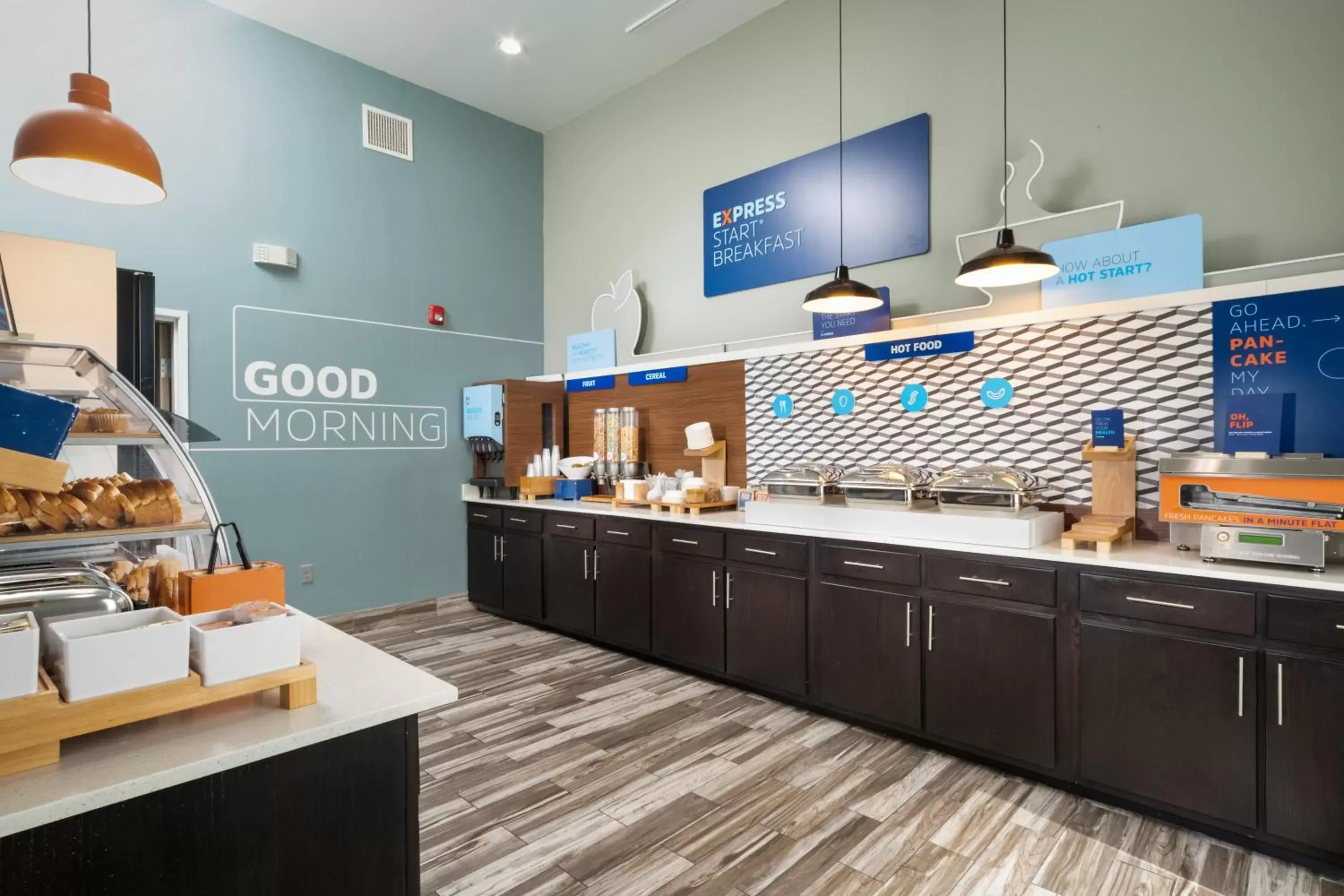 Deluxe Queen Suite - Disability Access/Non-Smoking in Holiday Inn Express & Suites Memphis Arpt Elvis Presley Blv by IHG Deluxe Queen Suite - Disability Access/Non-Smoking in Holiday Inn Express & Suites Memphis Arpt Elvis Presley Blv by IHG