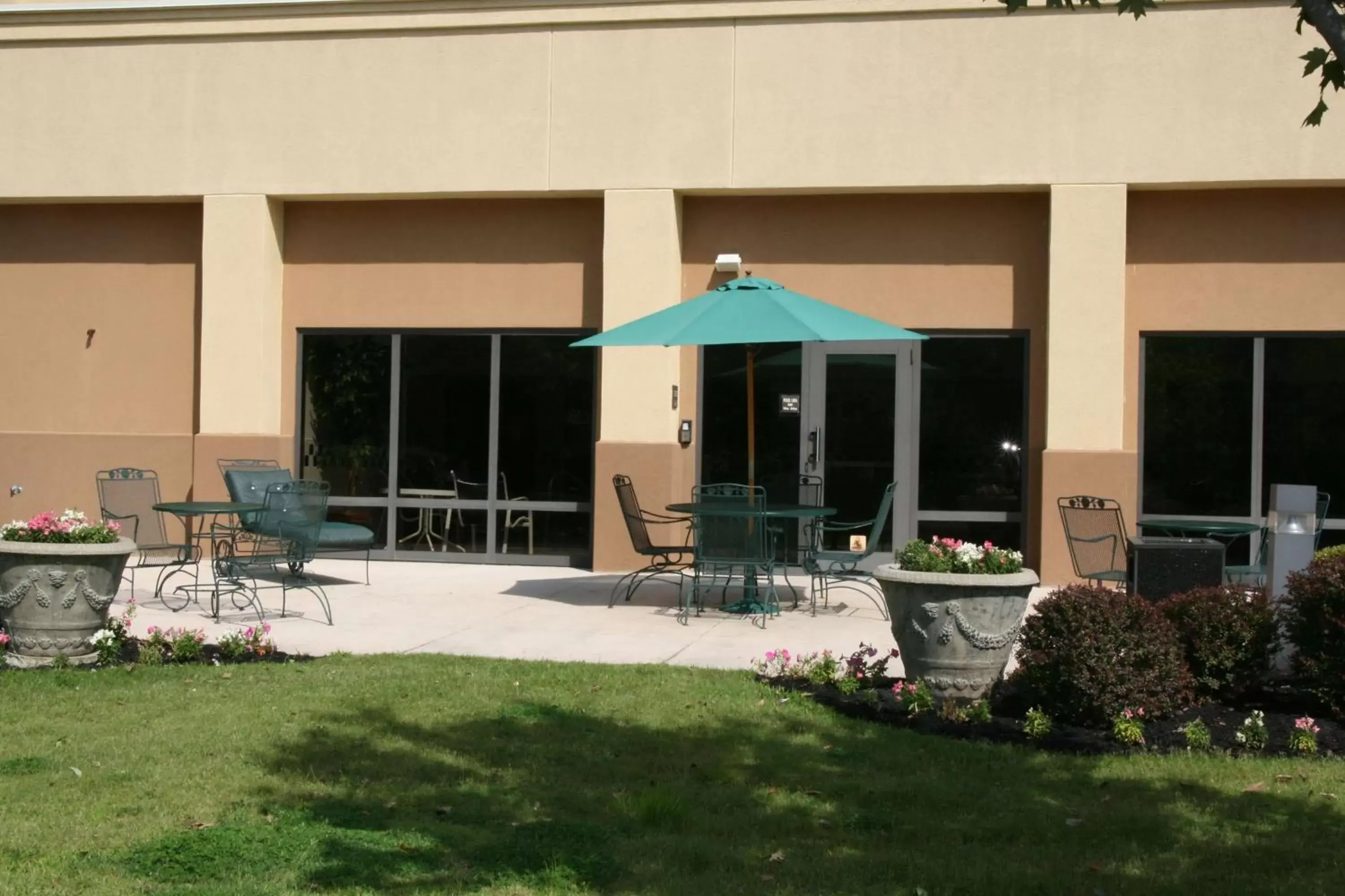 Patio in Hampton Inn Olive Branch