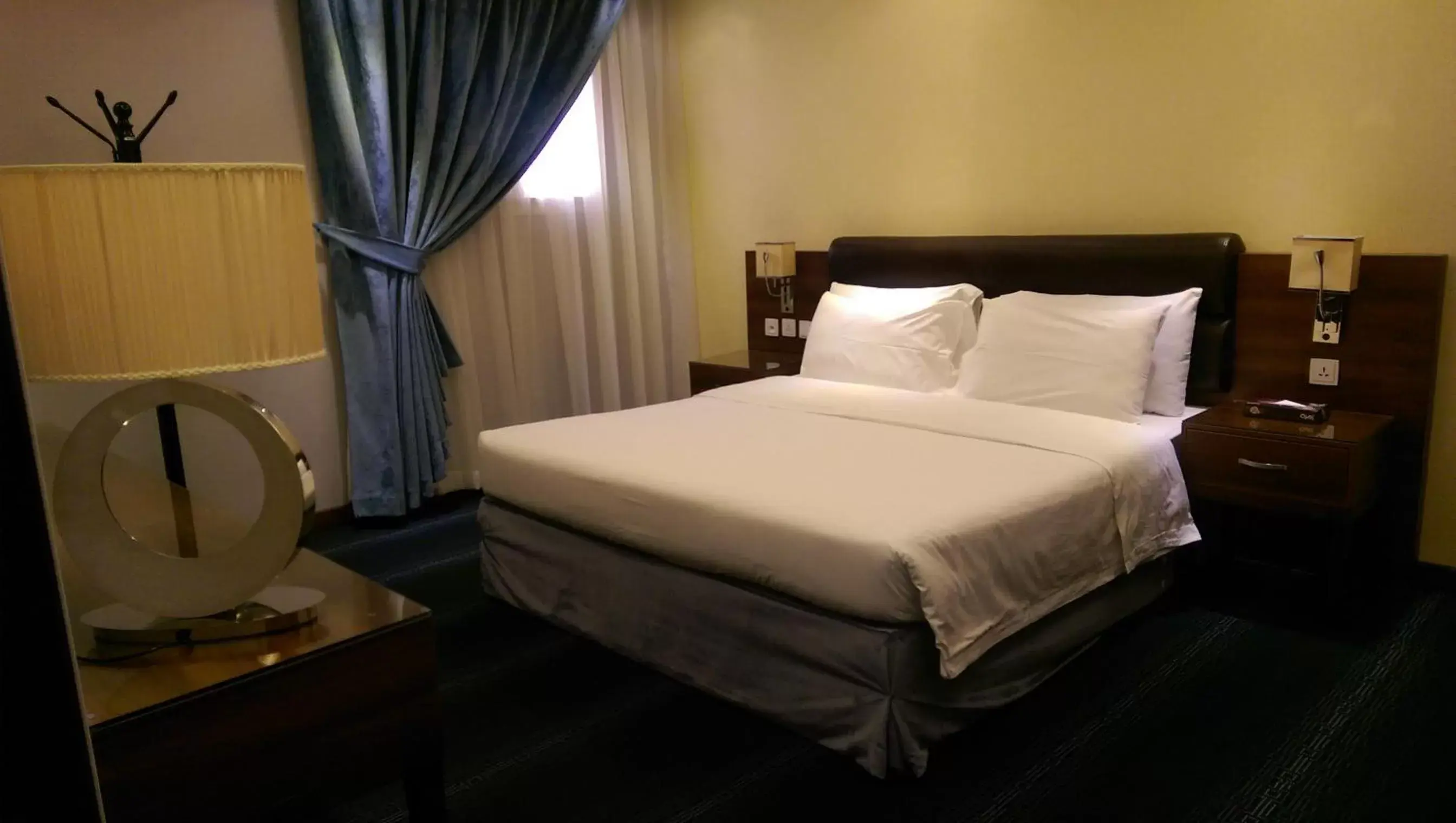 Property building, Bed in MANAZEL Al DIAFA SERVICED APARTMENTS