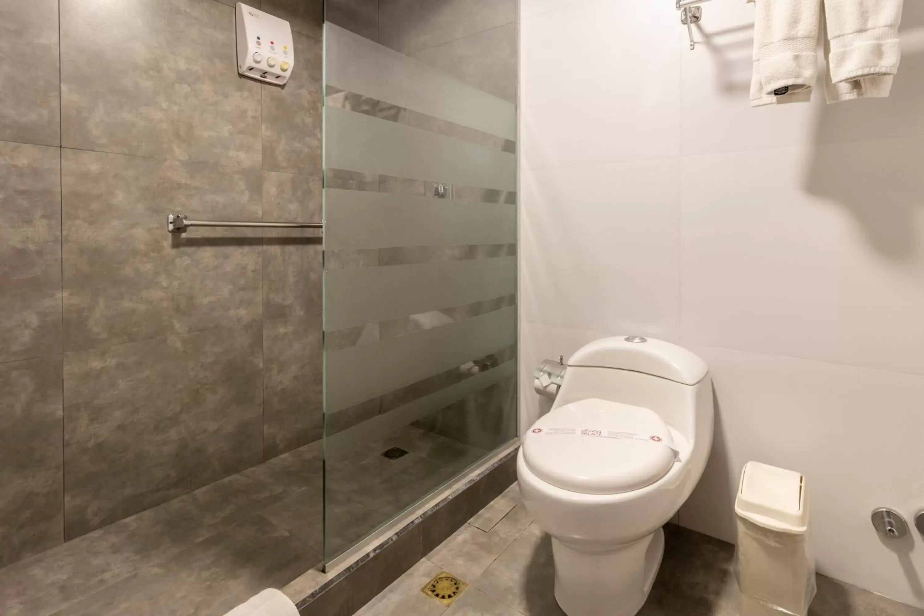 Bathroom in El Rey Palace Hotel