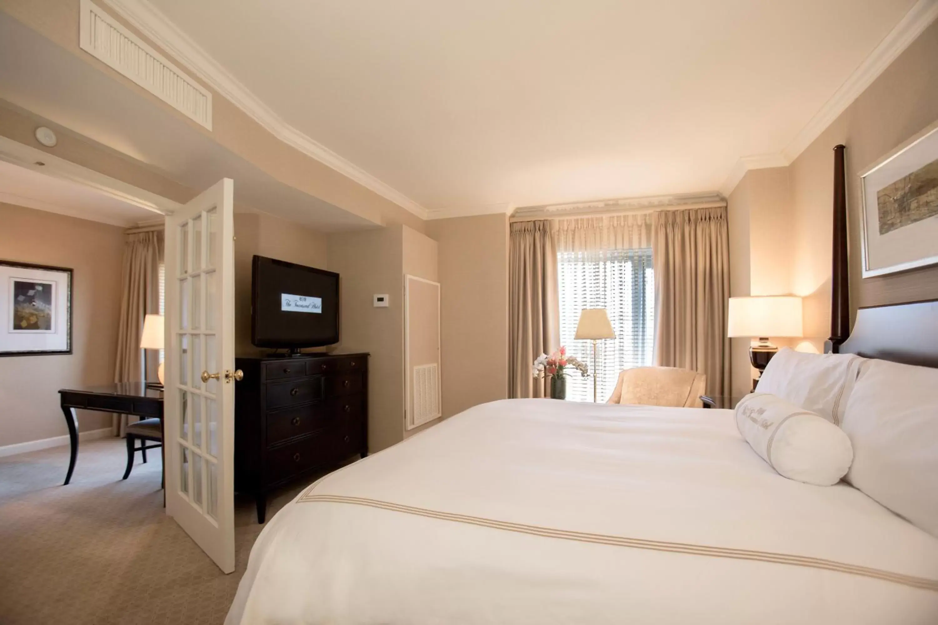 Bed in The Townsend Hotel Bed in The Townsend Hotel