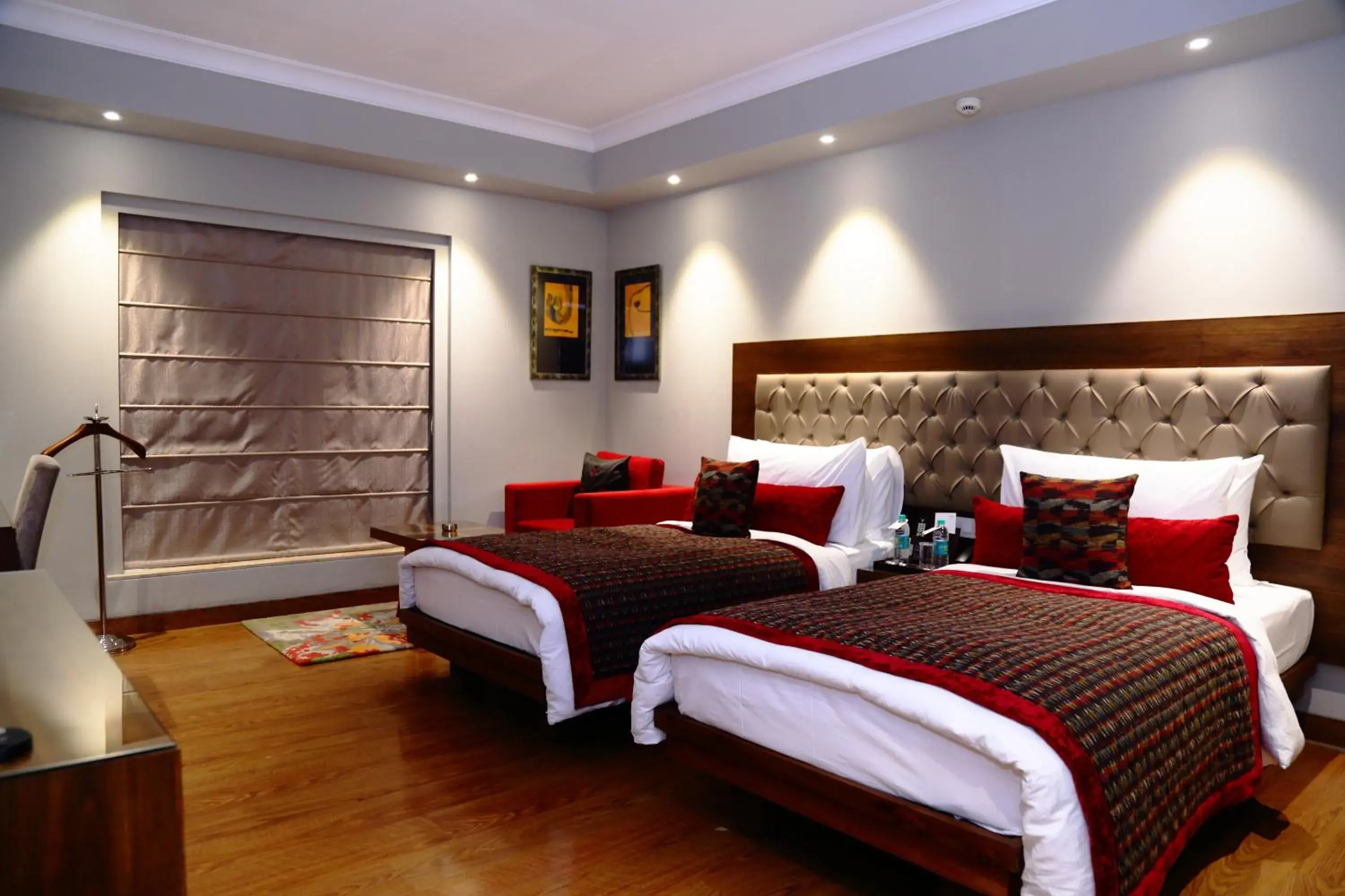 Photo of the whole room, Bed in Fortune Sector 27 Noida