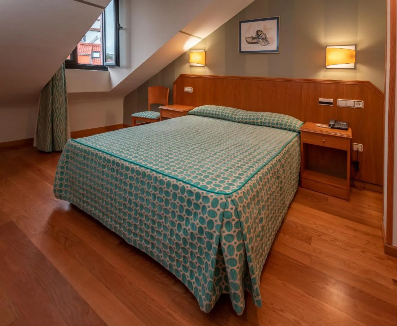 Photo of the whole room, Bed in Astures