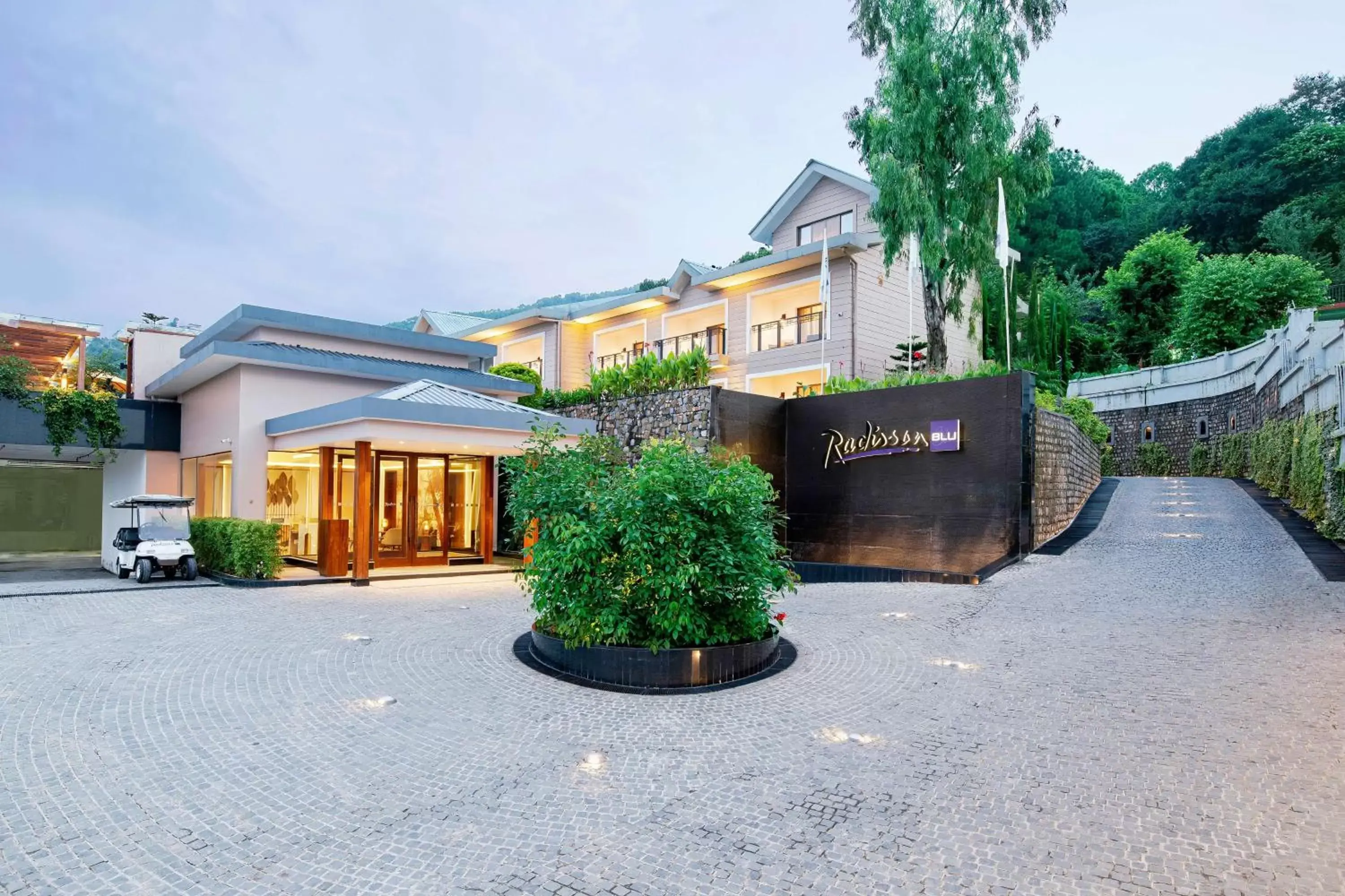 Property Building in Radisson Blu Resort Dharamshala Property Building in Radisson Blu Resort Dharamshala