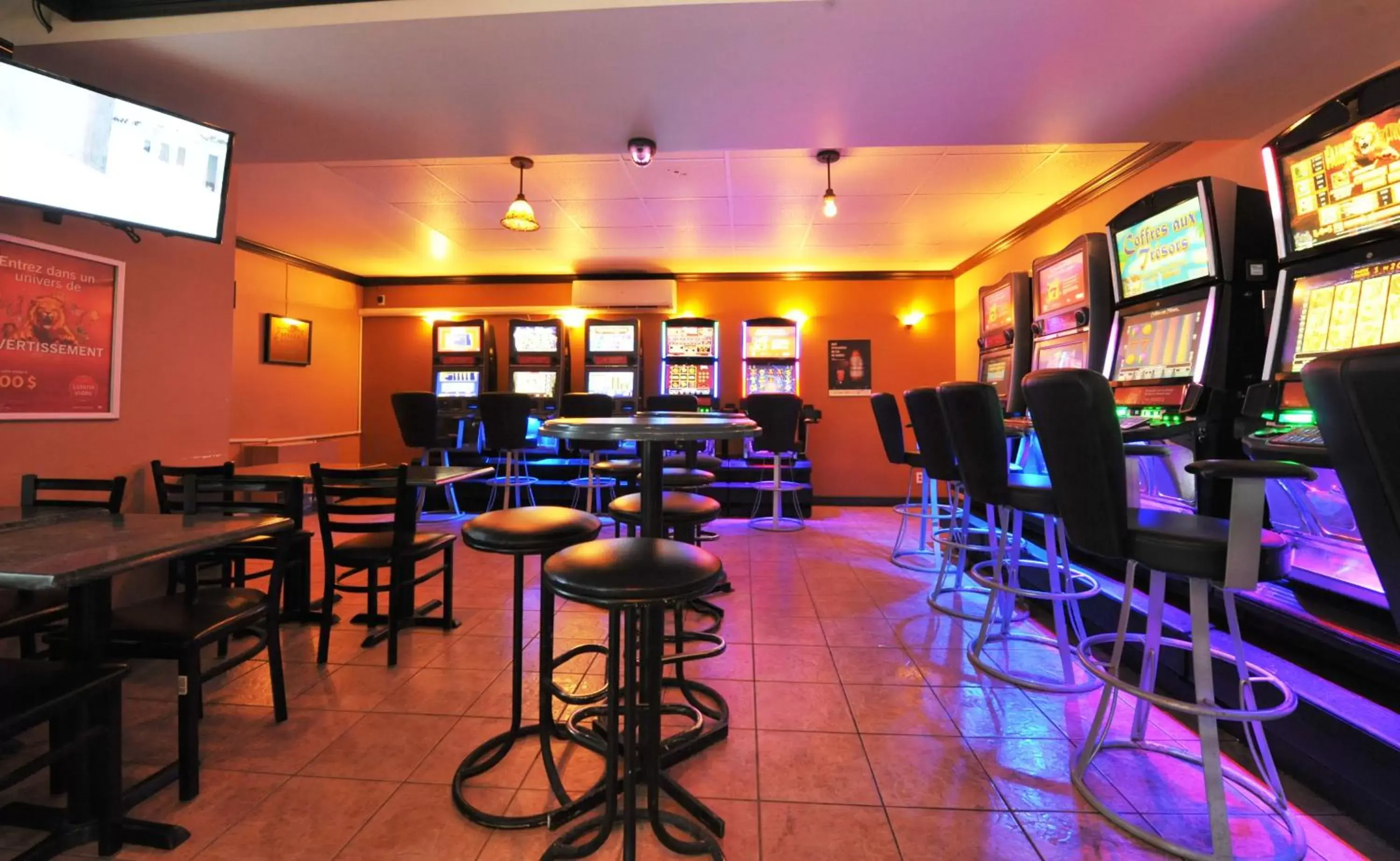 Lounge or bar, Restaurant/Places to Eat in Hotel Le Voyageur