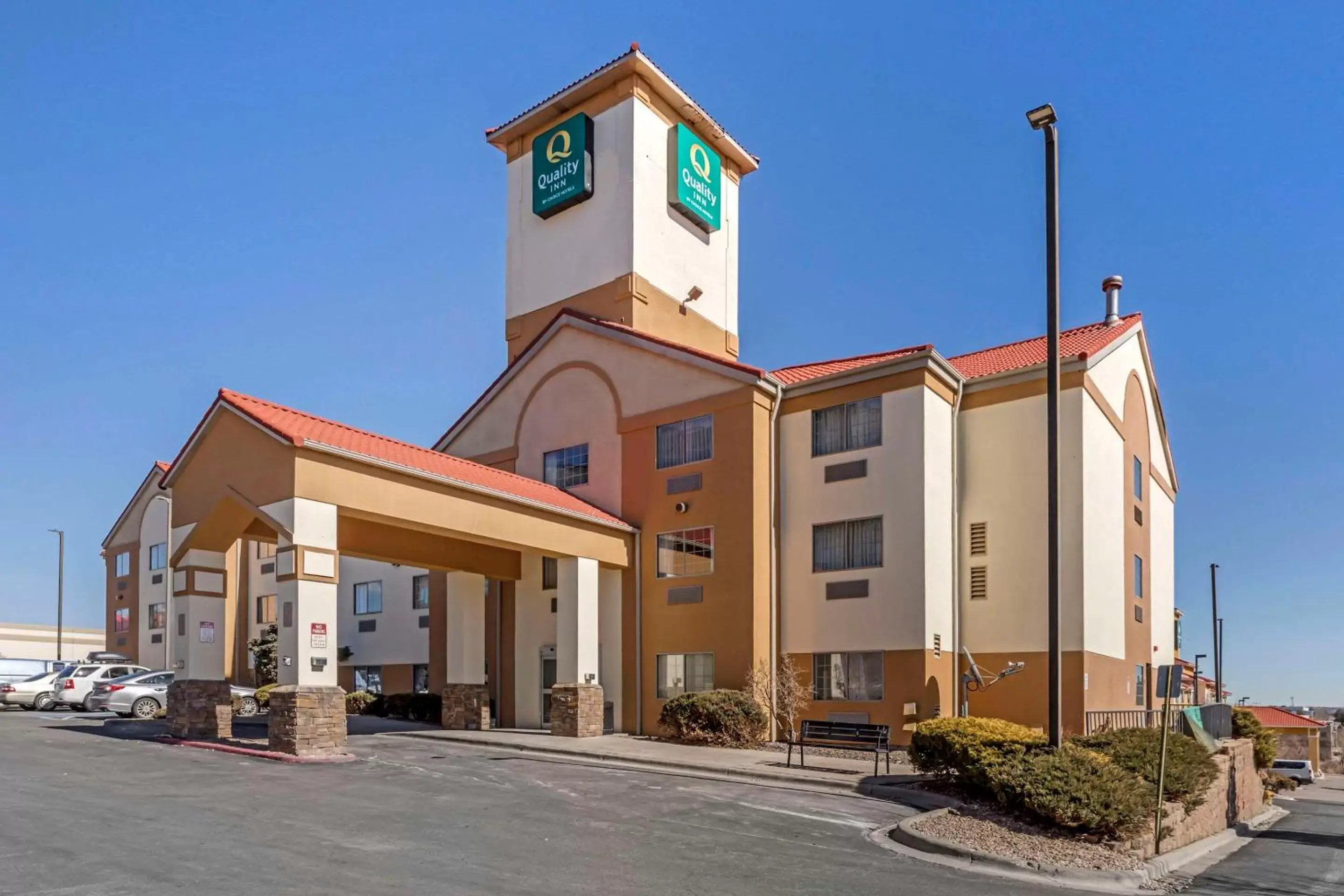 Property building in Quality Inn Denver Tech Center Property building in Quality Inn Denver Tech Center