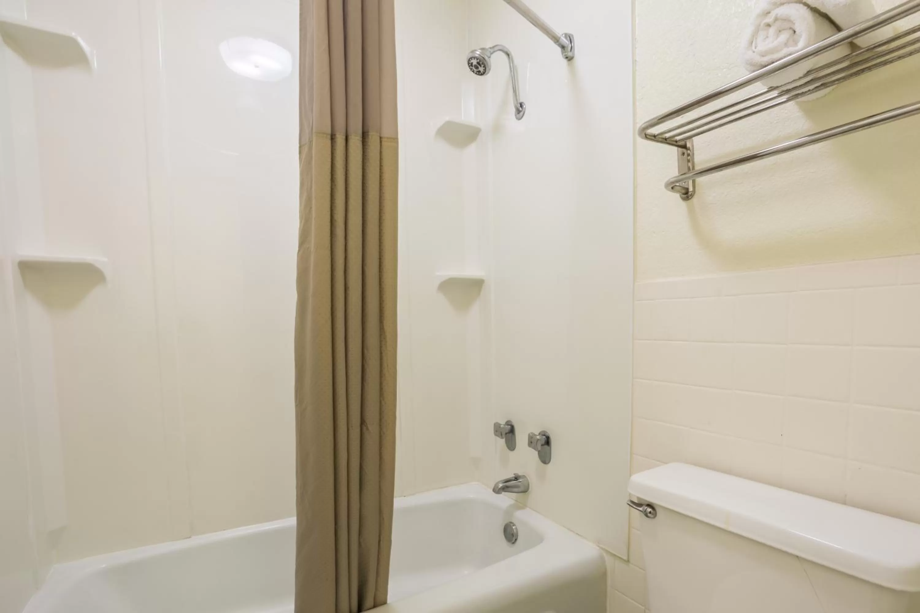 Shower in Motel 6-Spring Hill, FL - Weeki Wachee