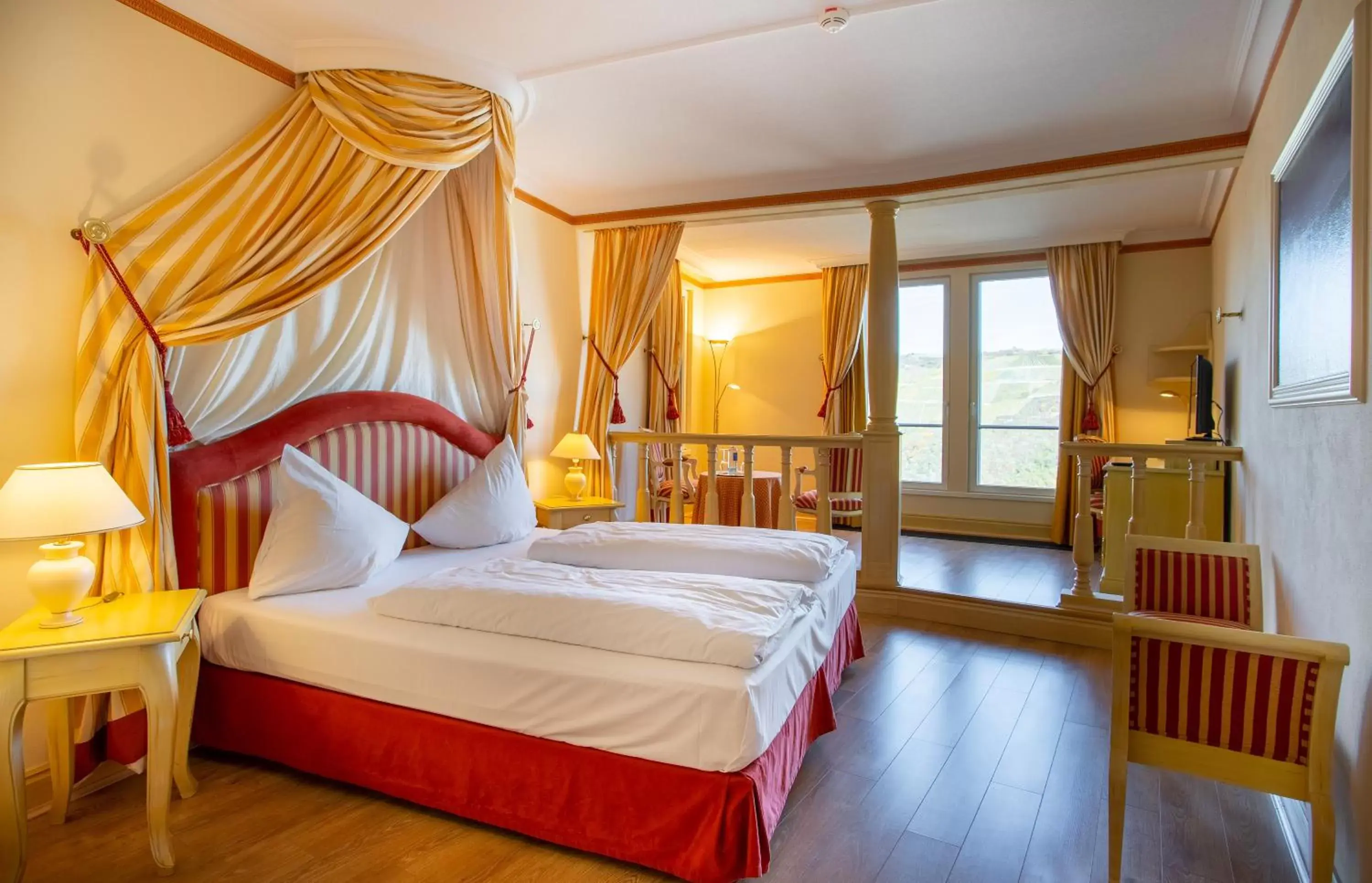 Bed in Hotel Schloss Rheinfels