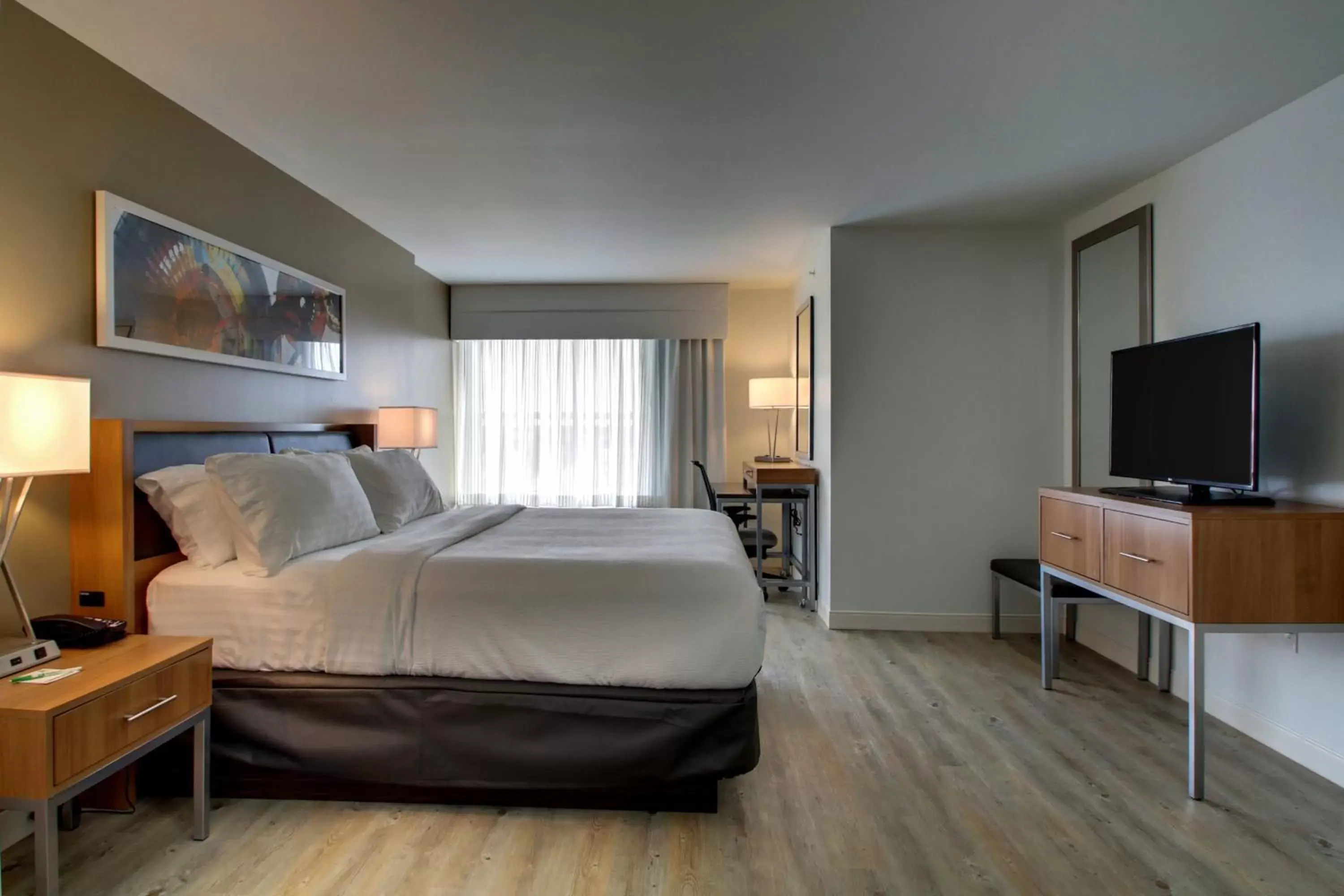 Photo of the whole room, Bed in Holiday Inn & Suites Peoria at Grand Prairie, an IHG Hotel