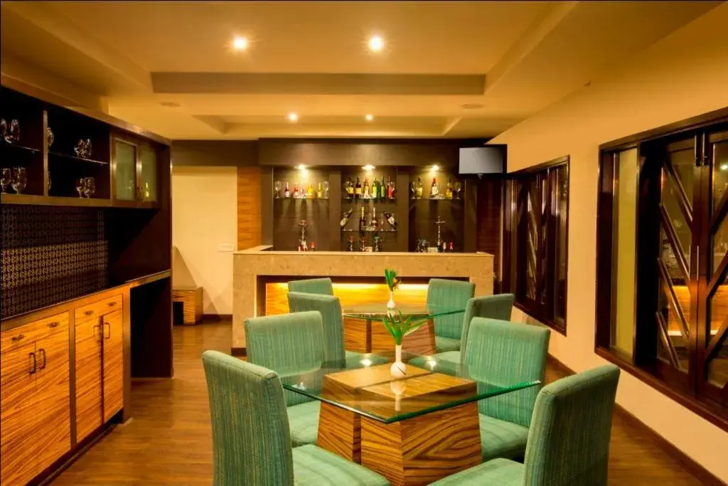 Restaurant/places to eat, Lounge/Bar in Vikram Vintage Inn