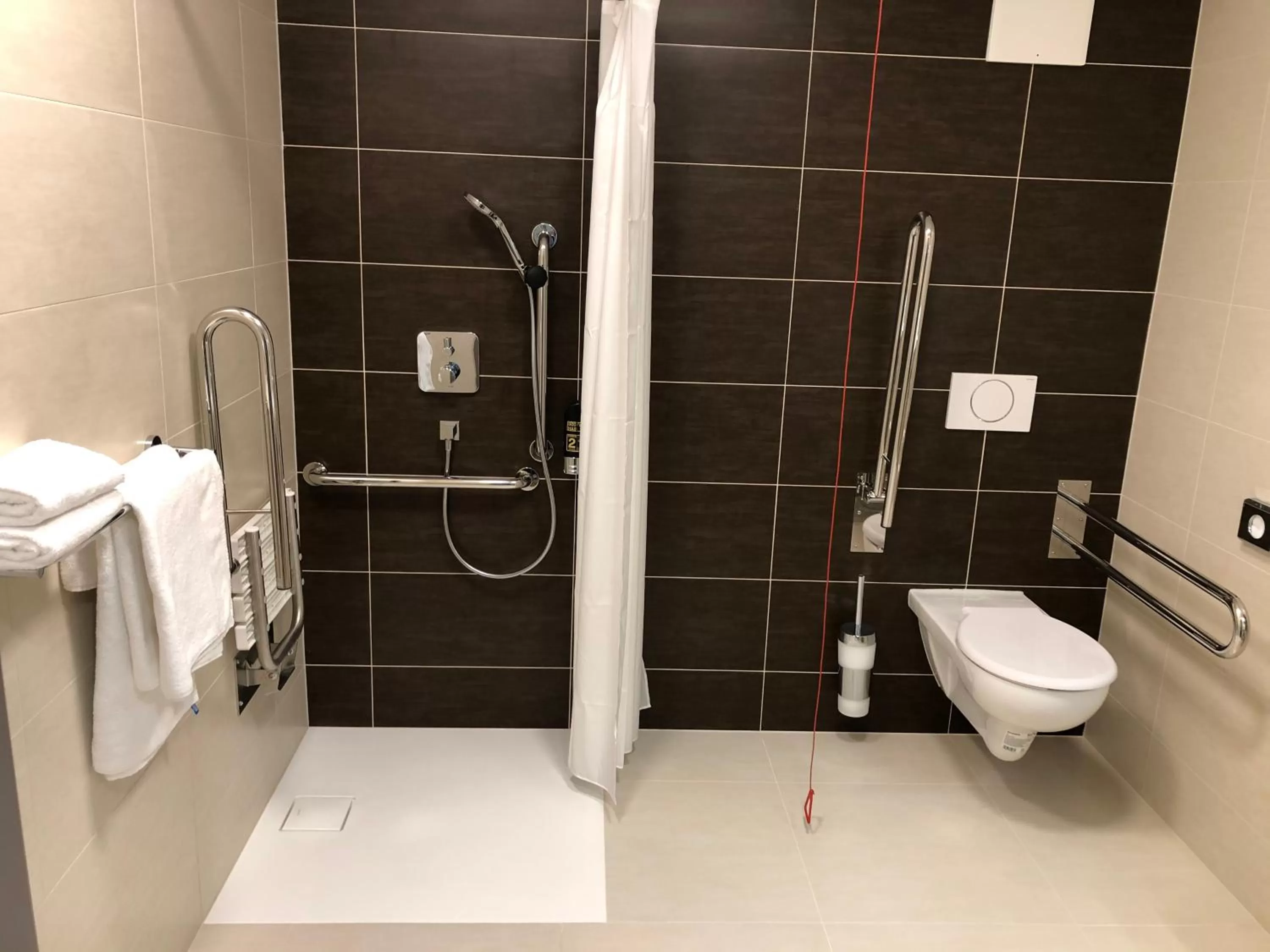 Bathroom in Jukebox Hotel