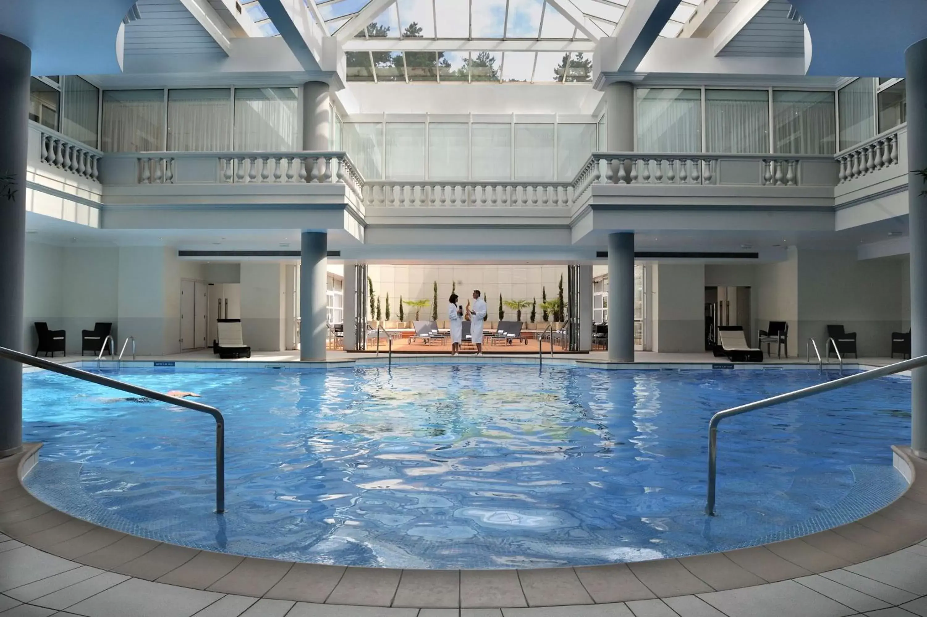 Pool view, Swimming Pool in Waldorf Astoria Versailles - Trianon Palace
