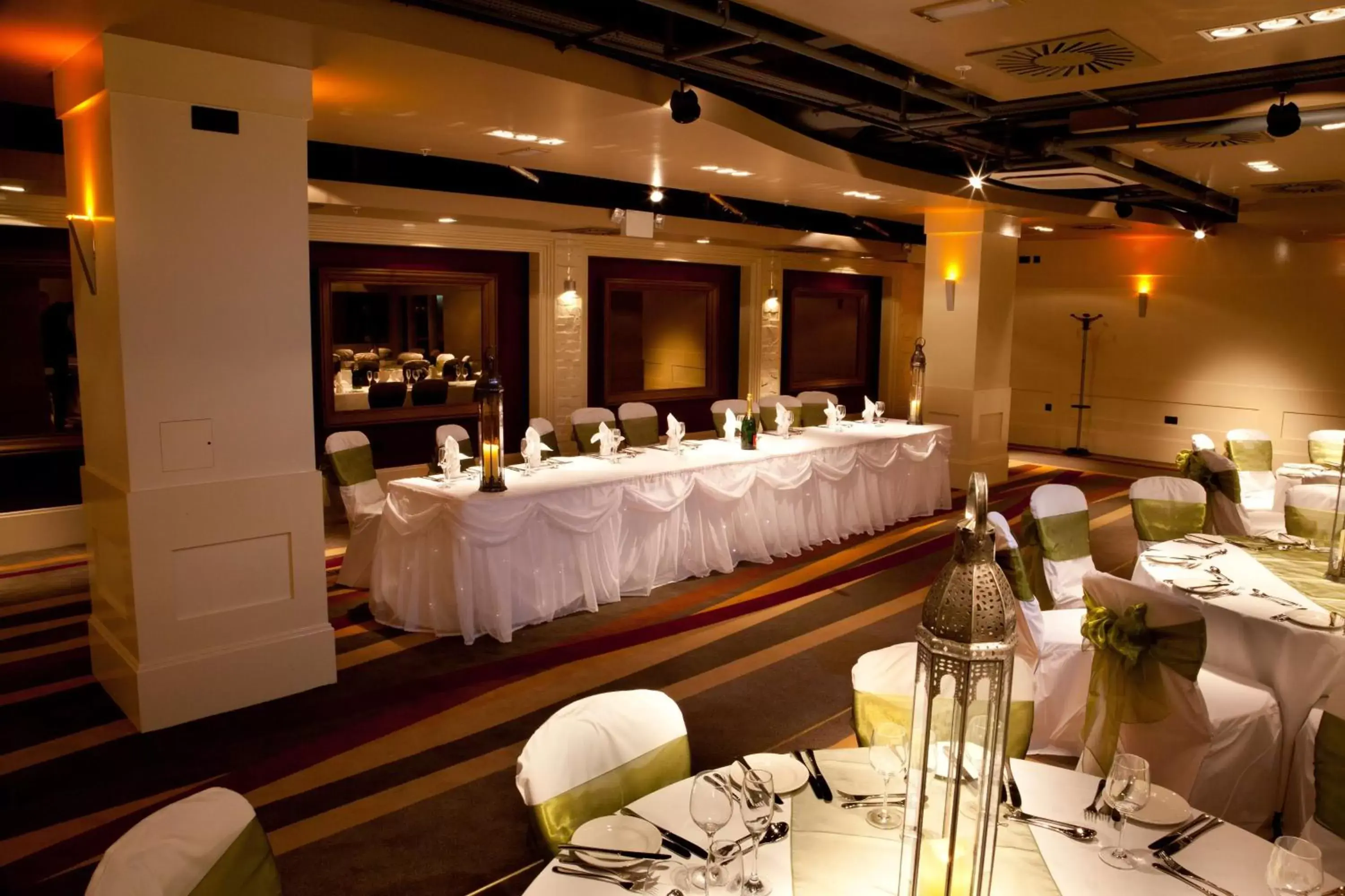 Meeting/conference room, Restaurant/Places to Eat in DoubleTree by Hilton Hotel Newcastle International Airport