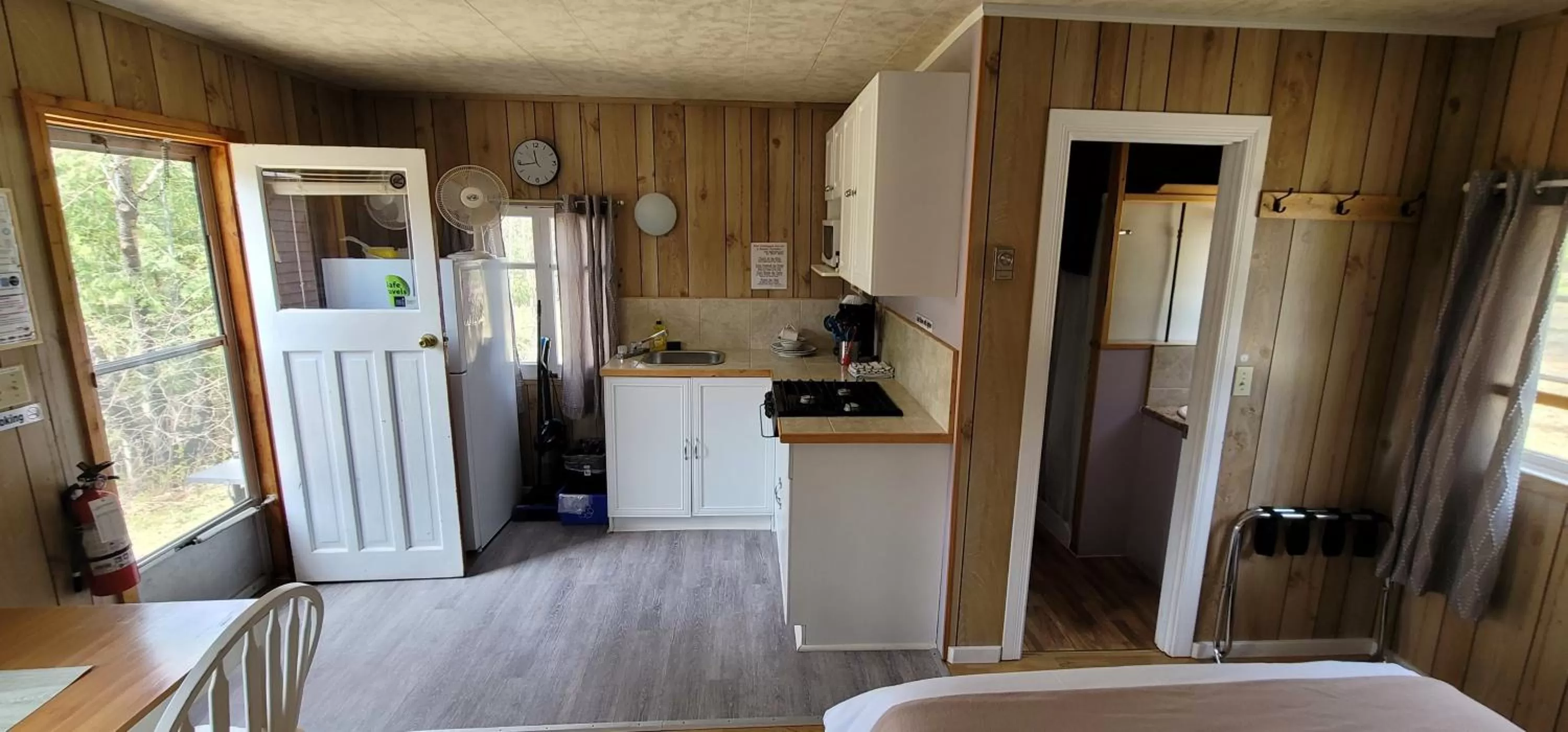 Kitchen or kitchenette in Parkway Cottage Resort and Trading Post