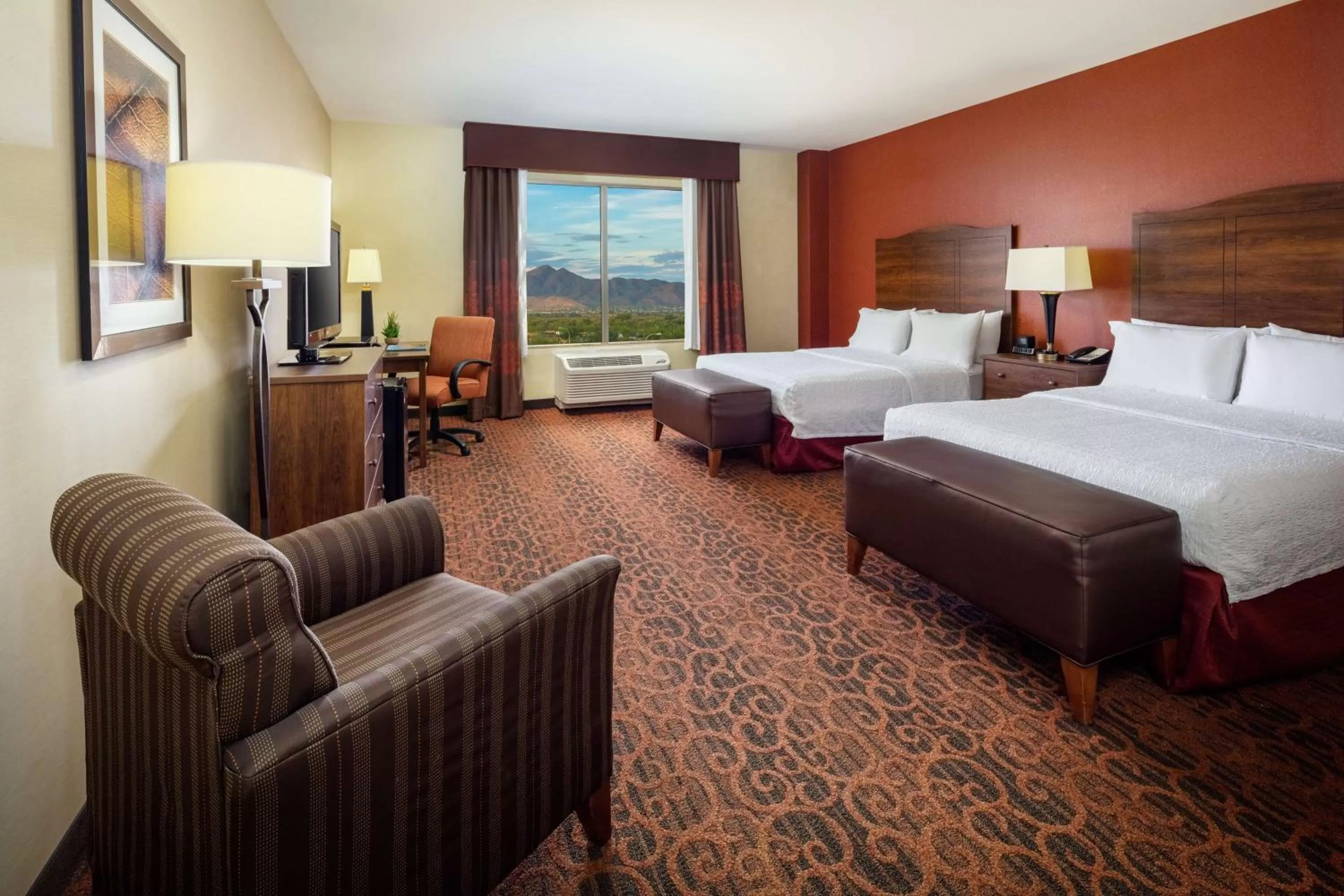Bed in Hampton Inn & Suites Scottsdale at Talking Stick