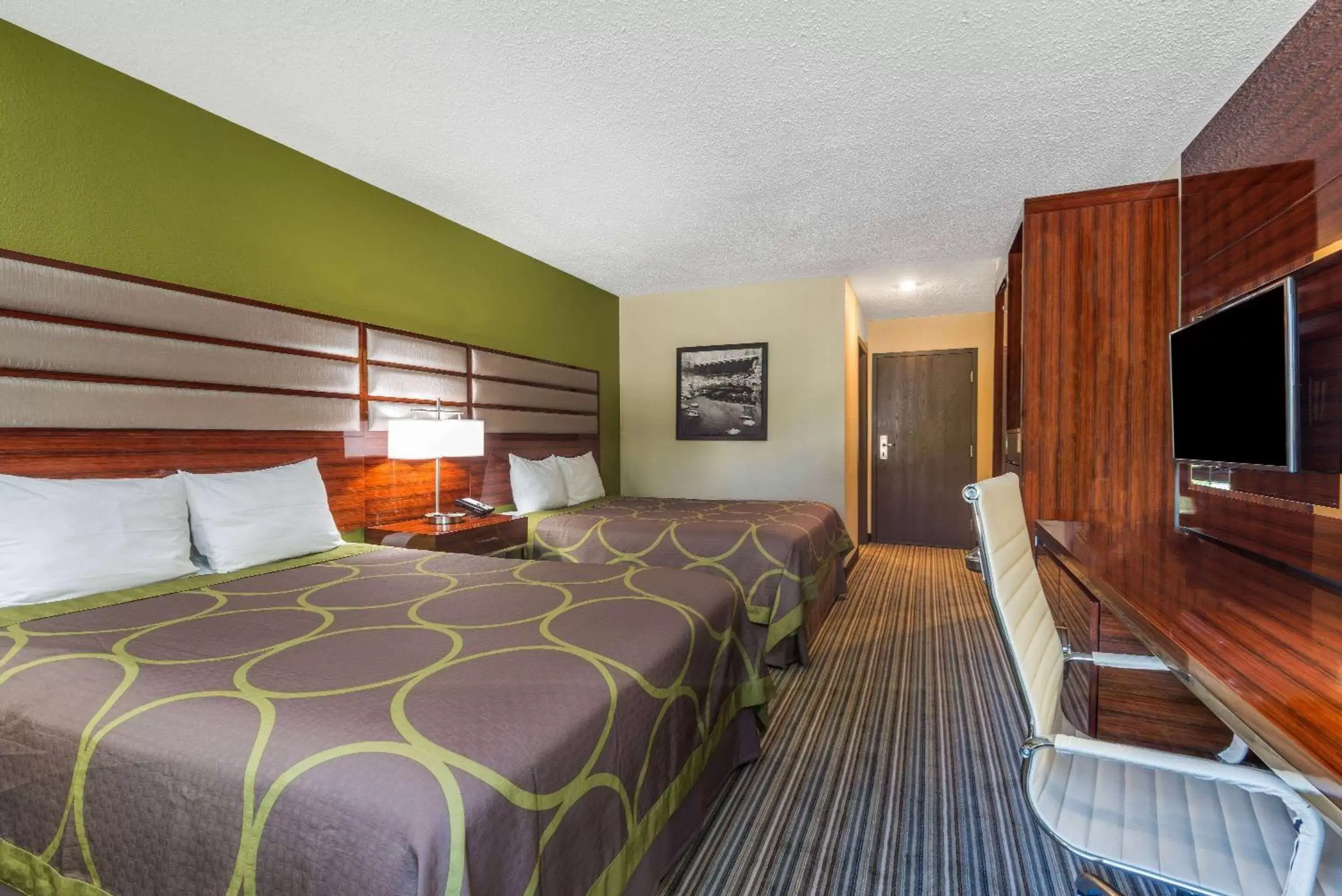 Photo of the whole room, Bed in Super 8 by Wyndham Copley Akron