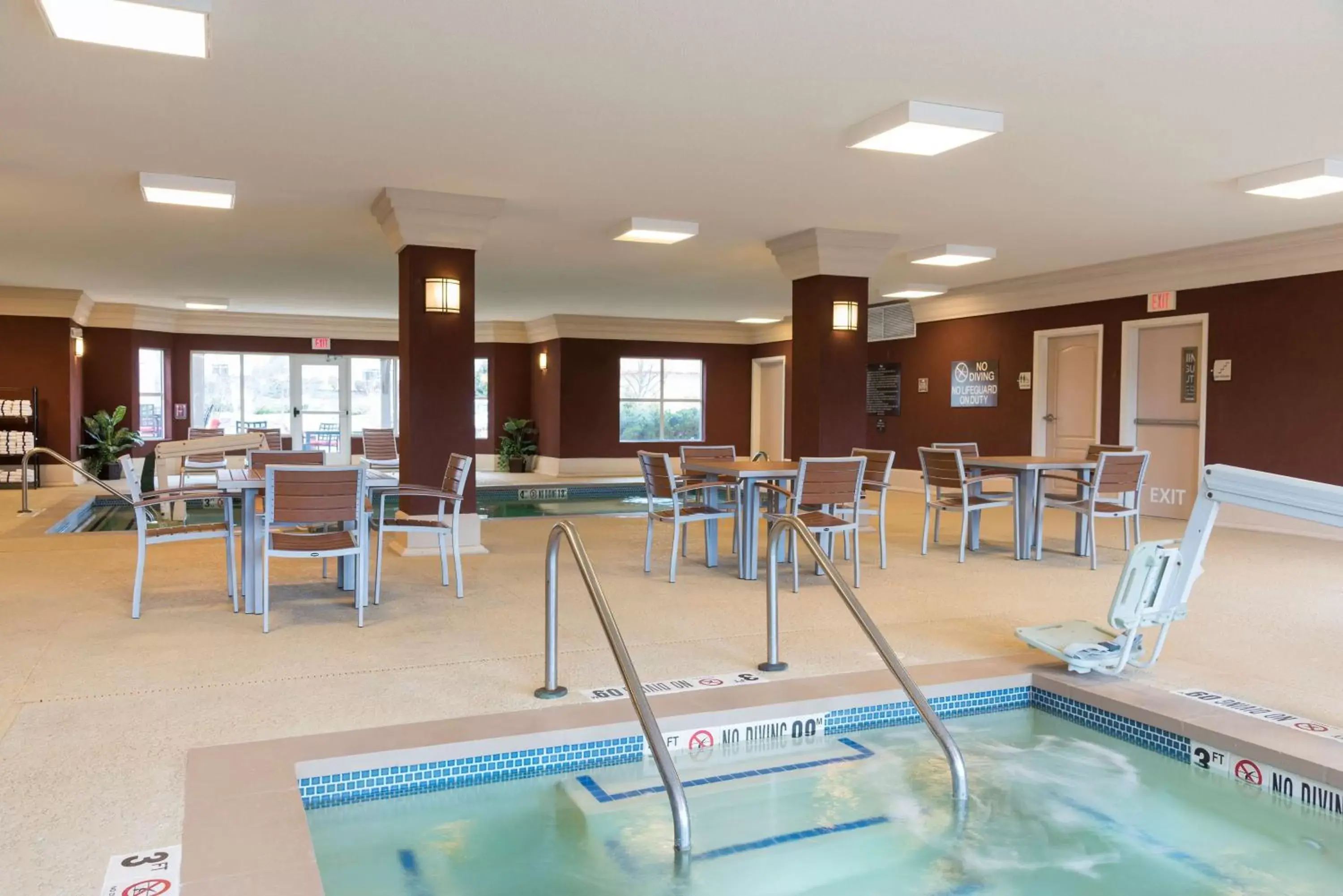 Swimming pool, Restaurant/Places to Eat in Homewood Suites by Hilton Bloomington