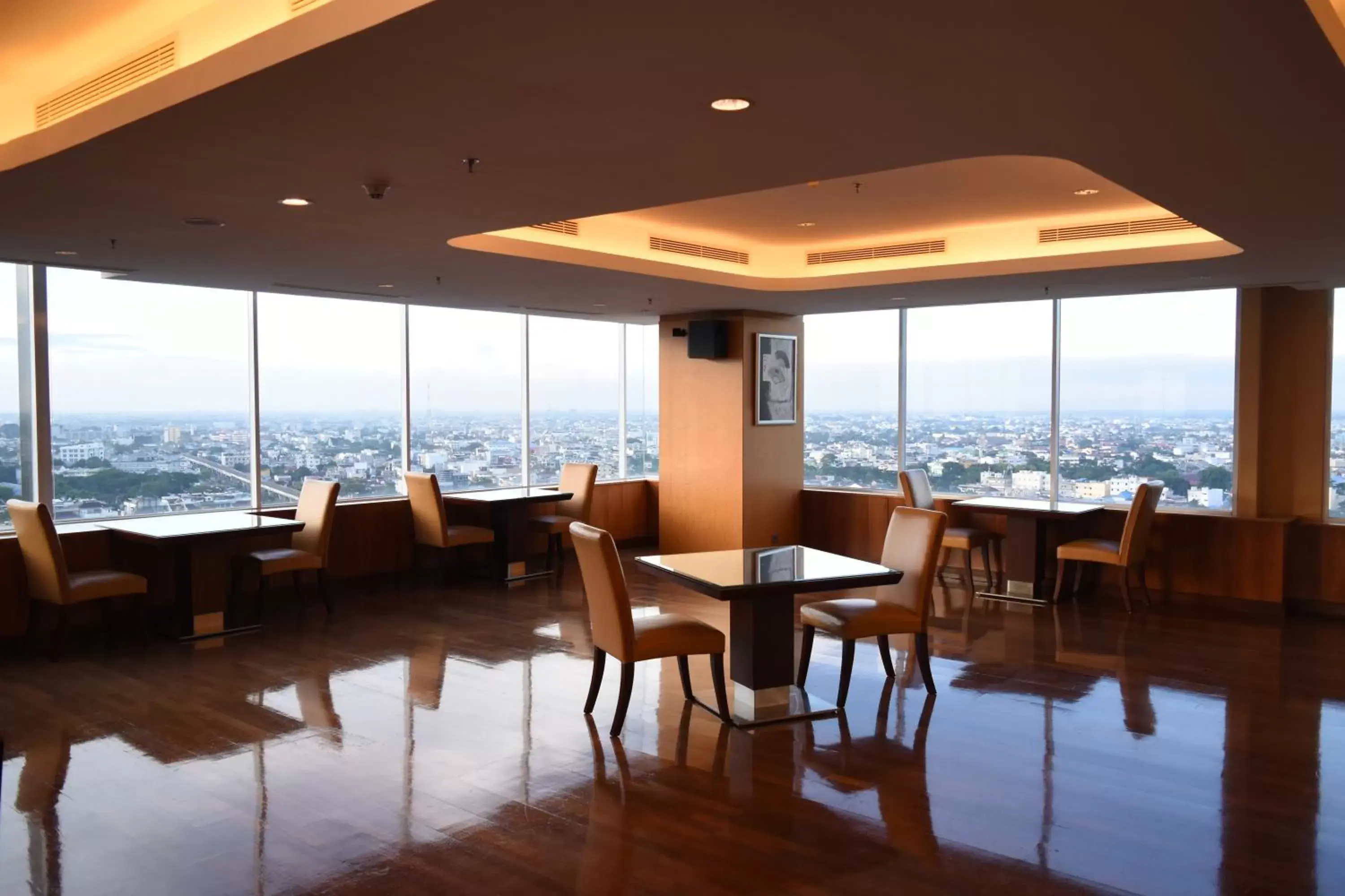 Lounge or bar, Restaurant/Places to Eat in JW Marriott Hotel Medan